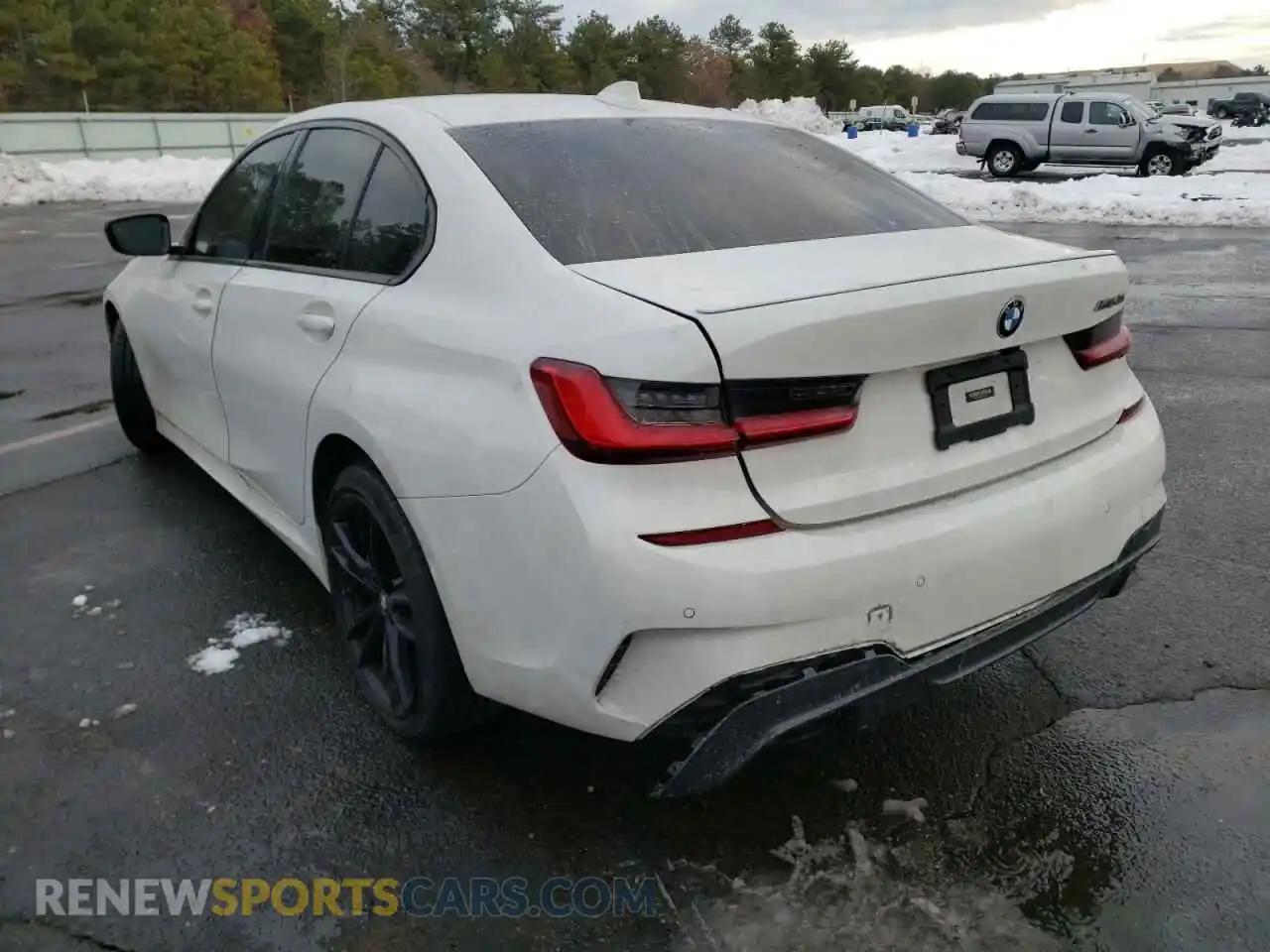 3 Photograph of a damaged car 3MW5U9J01M8B55873 BMW M3 2021