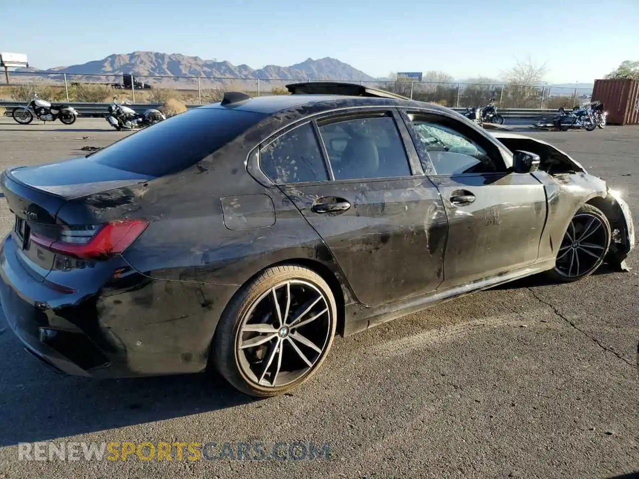 3 Photograph of a damaged car 3MW5U9J0XM8B49022 BMW M3 2021