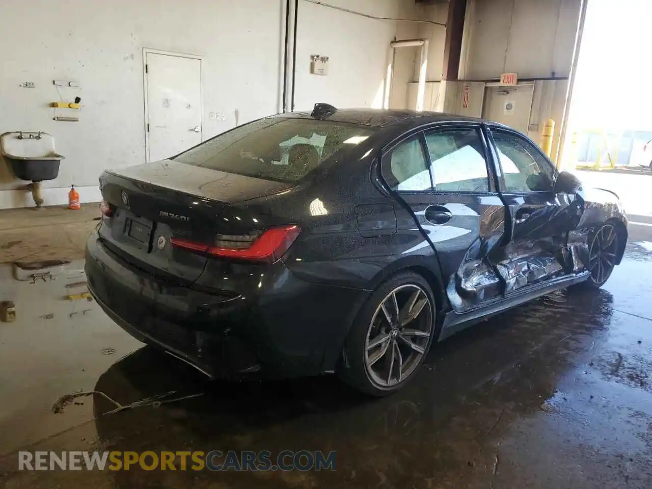 3 Photograph of a damaged car 3MW5U9J0XM8B64684 BMW M3 2021