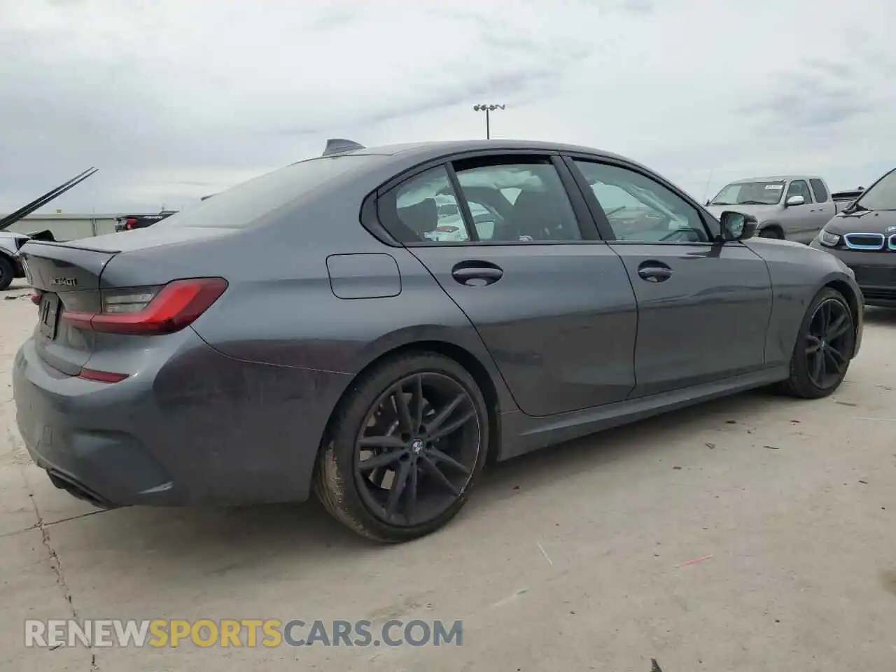 3 Photograph of a damaged car 3MW5U9J07N8C42470 BMW M3 2022