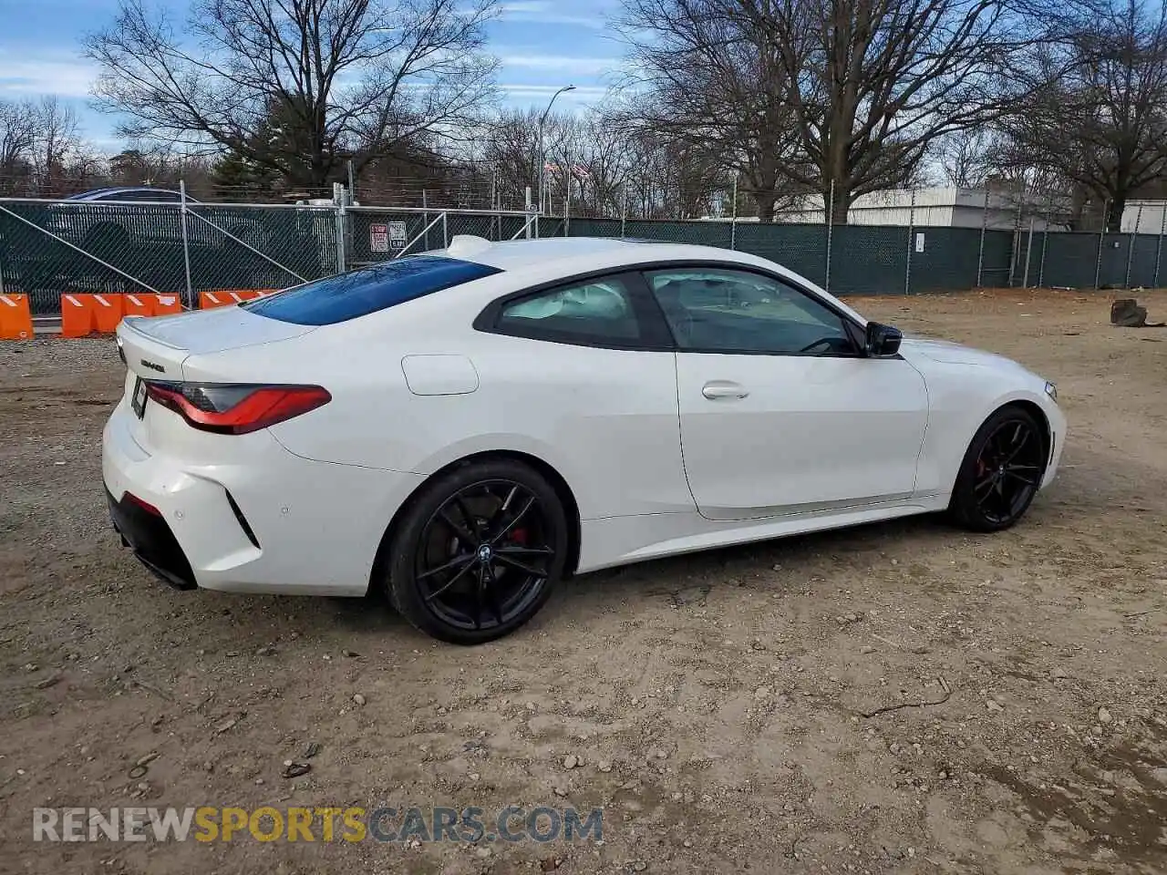 3 Photograph of a damaged car WBA13AR00MCF64076 BMW M4 2021