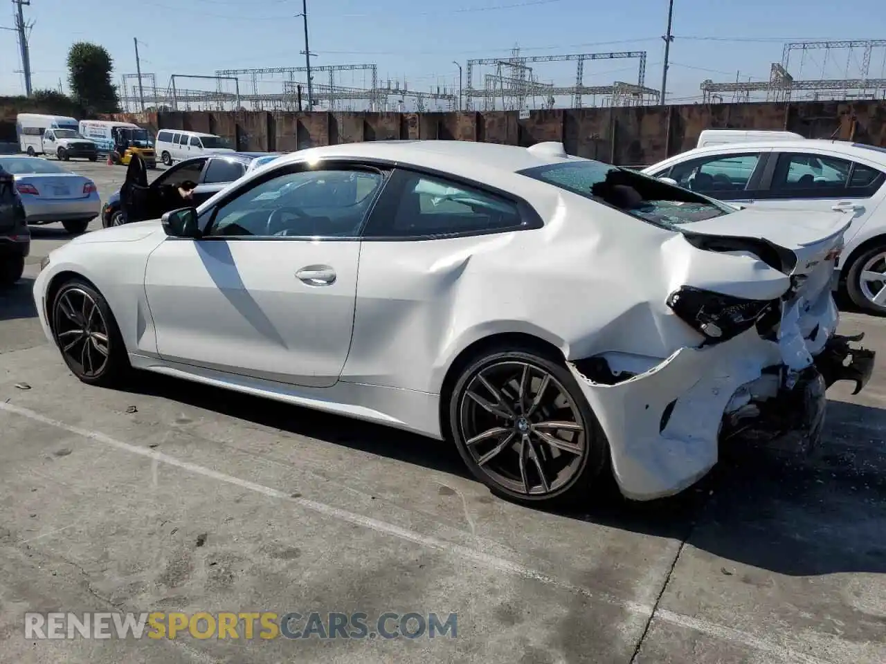 2 Photograph of a damaged car WBA13AR06MCF72263 BMW M4 2021