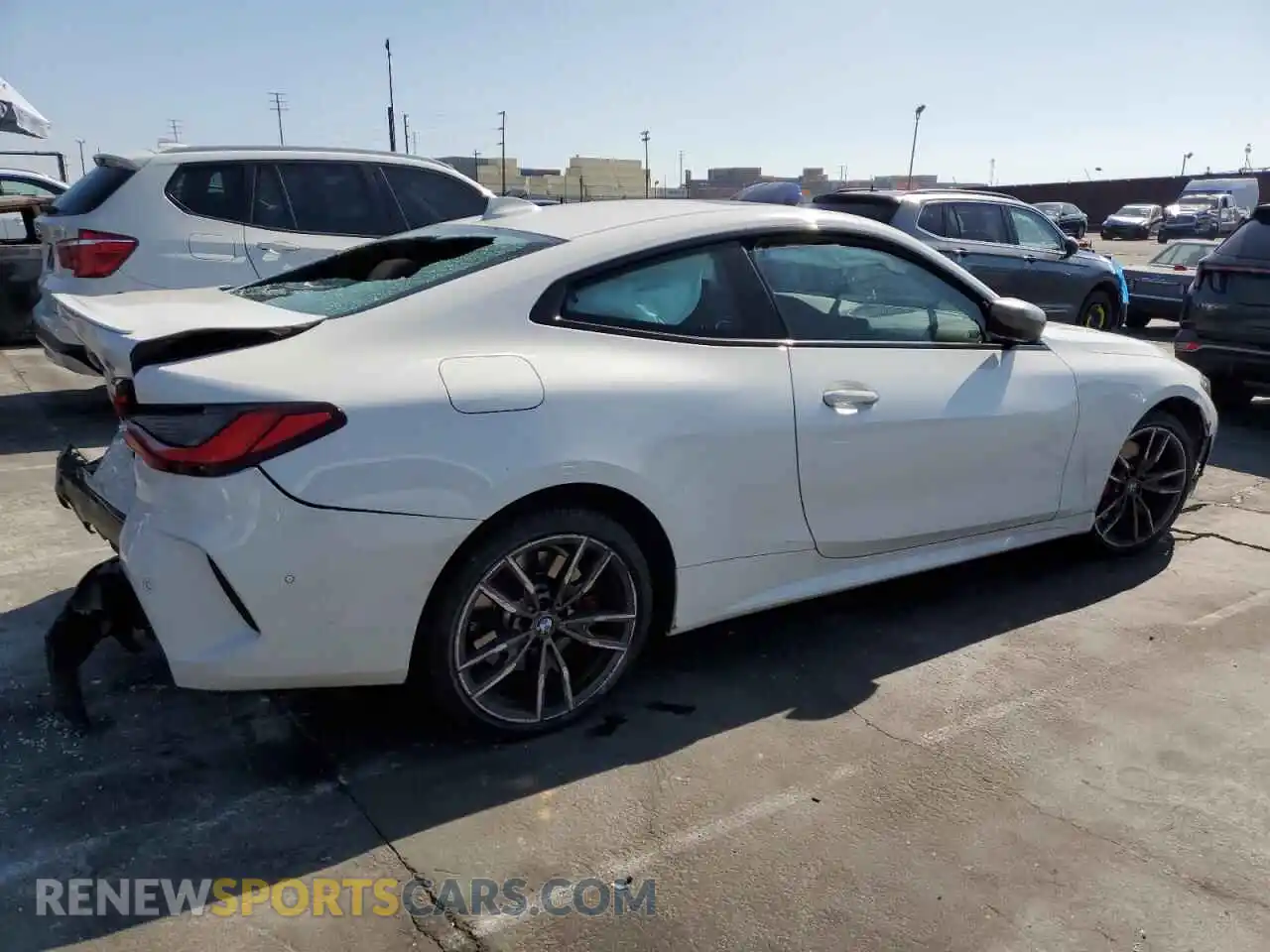 3 Photograph of a damaged car WBA13AR06MCF72263 BMW M4 2021