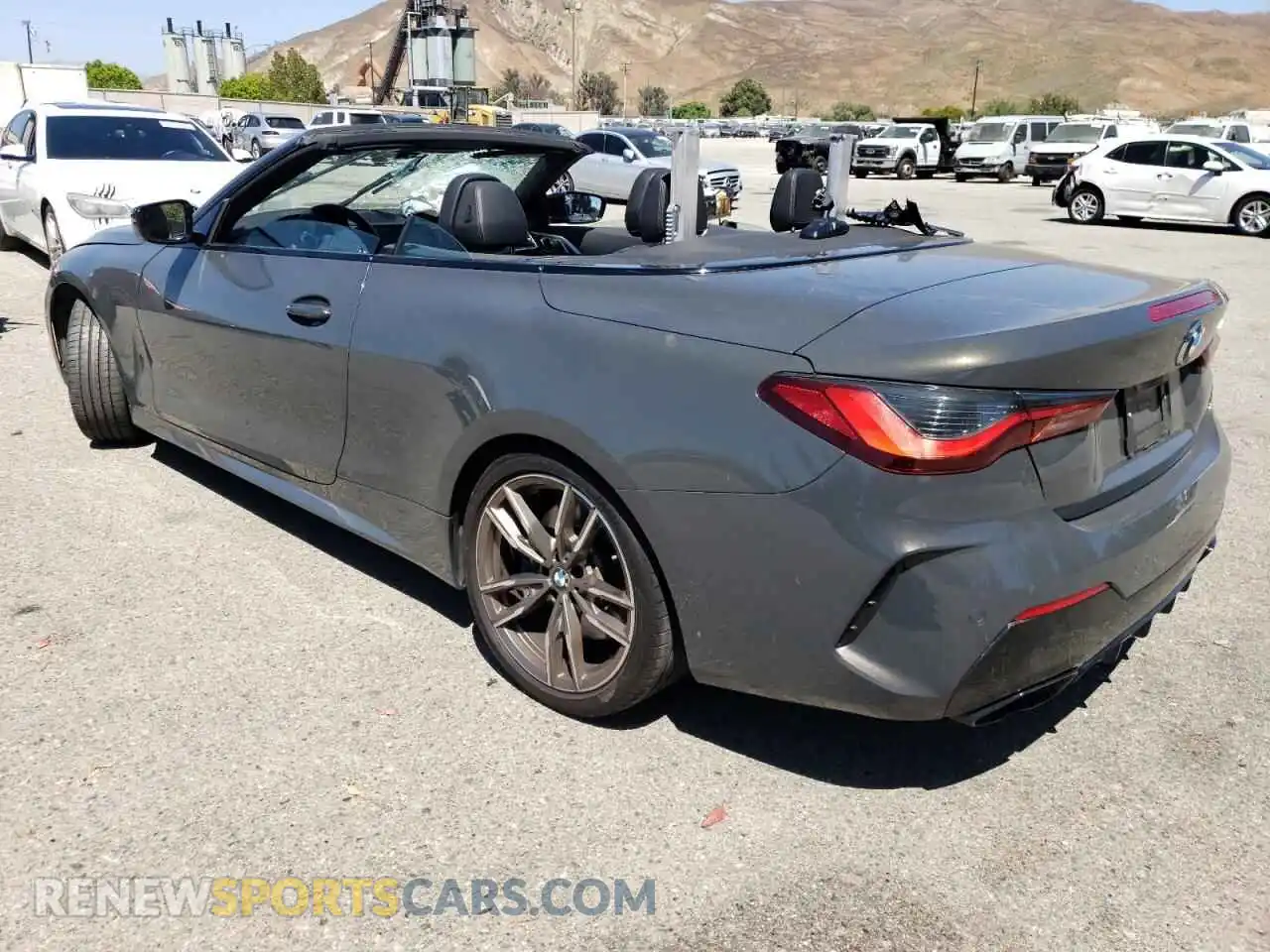 2 Photograph of a damaged car WBA53AT00MCG89637 BMW M4 2021