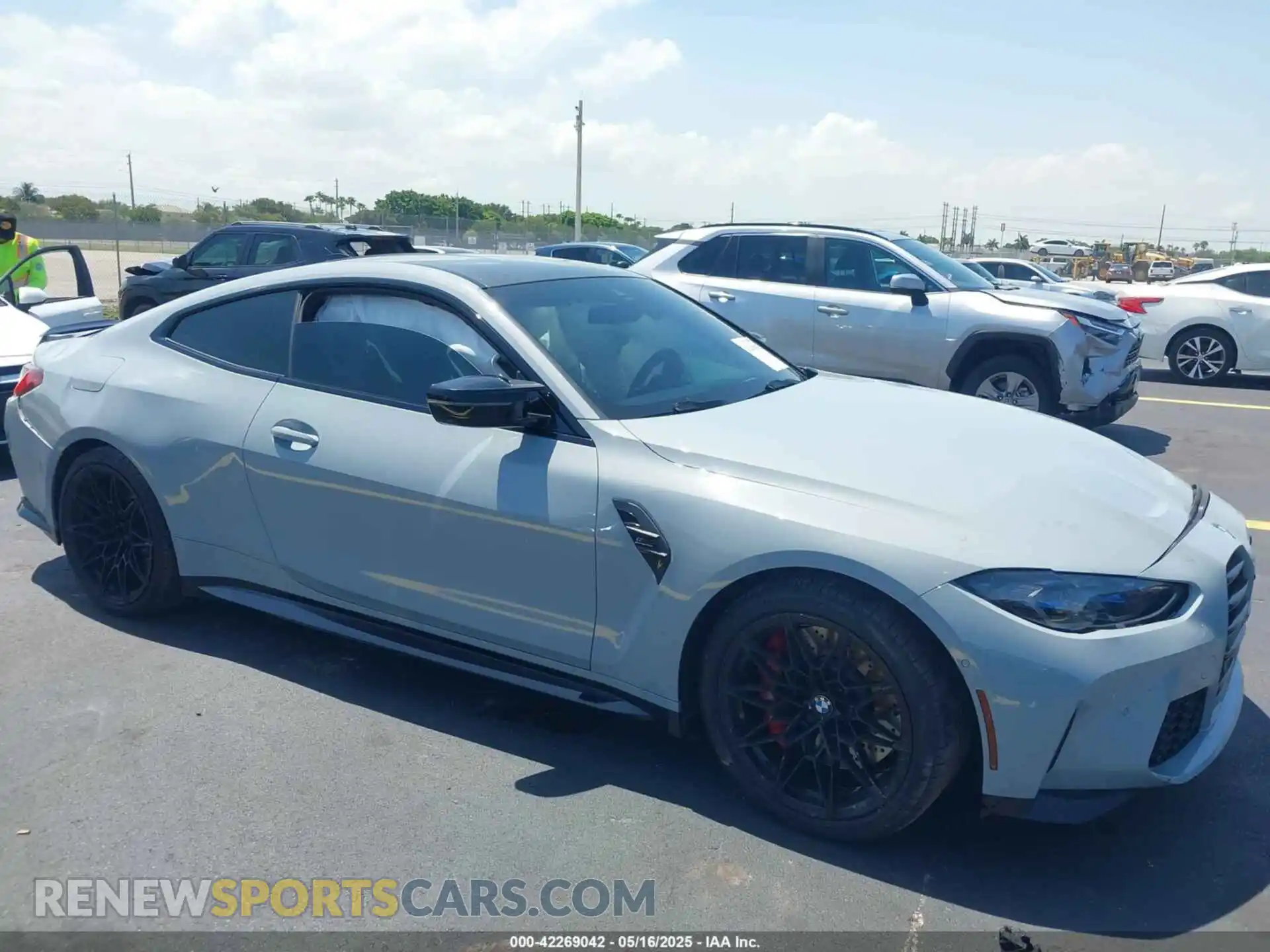 1 Photograph of a damaged car WBS33AZ08MCG54855 BMW M4 2021