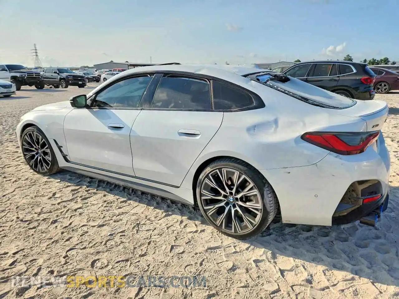 2 Photograph of a damaged car WBA13AW07NFM31249 BMW M4 2022