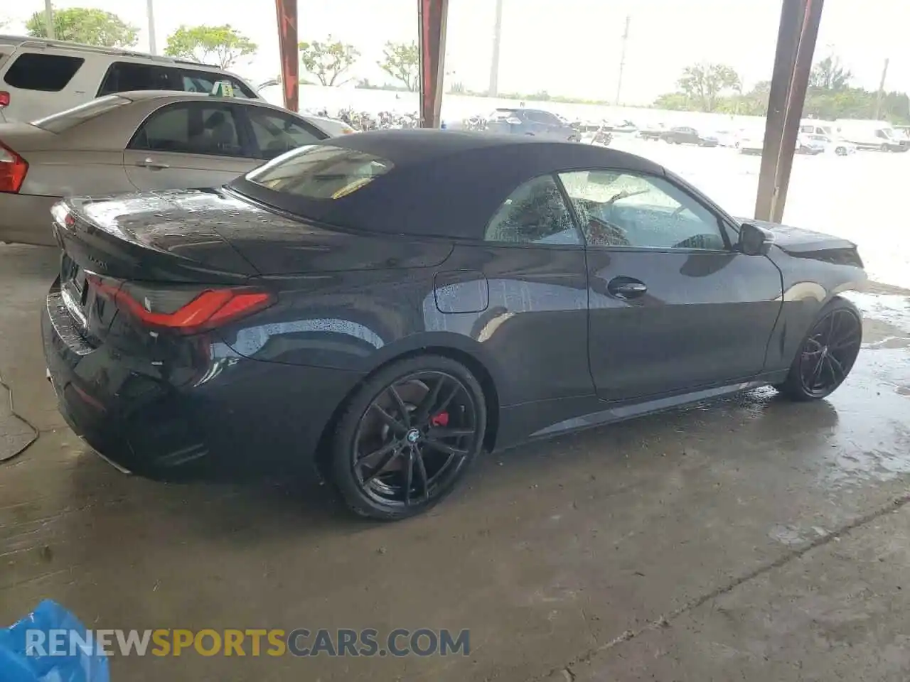 3 Photograph of a damaged car WBA53AT09NCK27186 BMW M4 2022