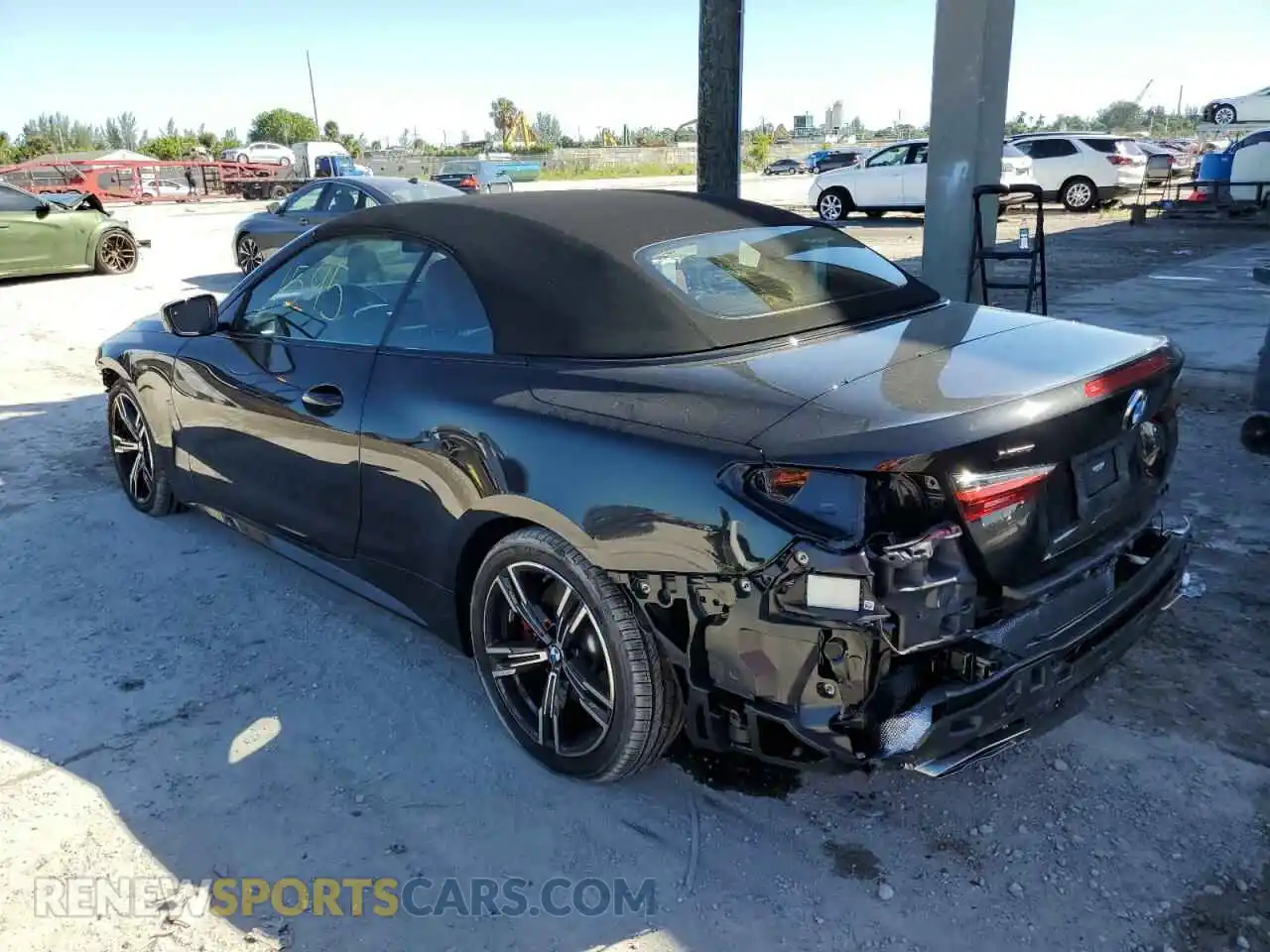 3 Photograph of a damaged car WBA63AT01NCH86268 BMW M4 2022