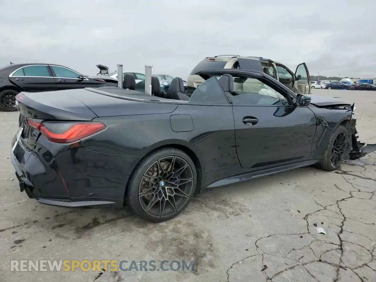 3 Photograph of a damaged car WBS33BA05NCJ12693 BMW M4 2022
