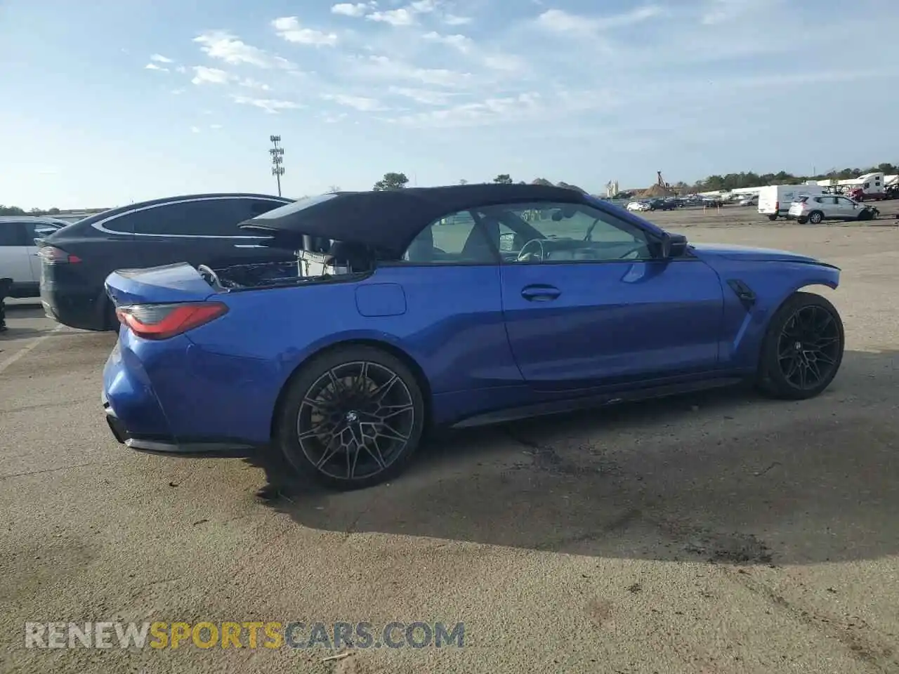 3 Photograph of a damaged car WBS33BA09NCJ27908 BMW M4 2022