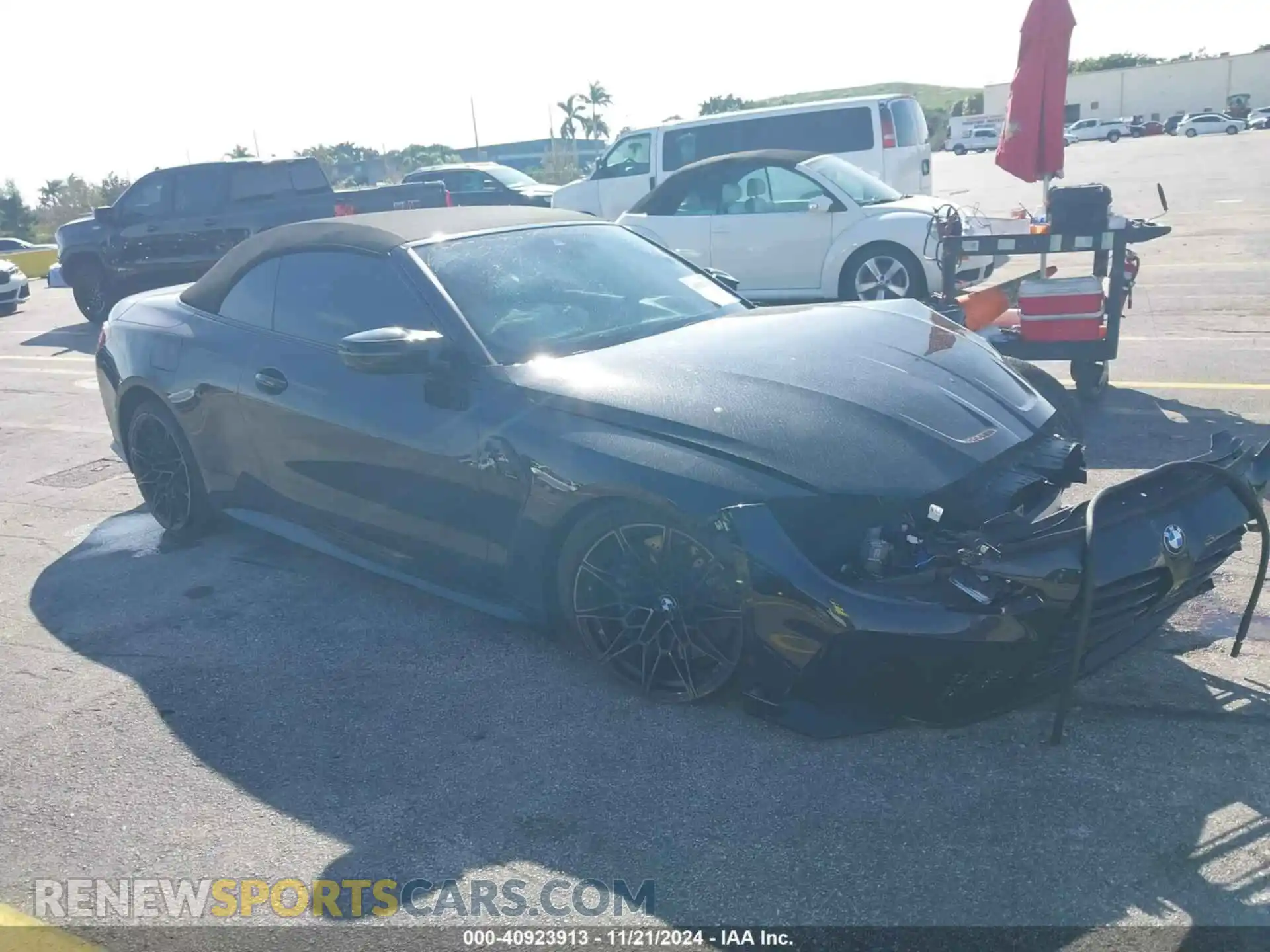 1 Photograph of a damaged car WBS33BA09NCK05569 BMW M4 2022