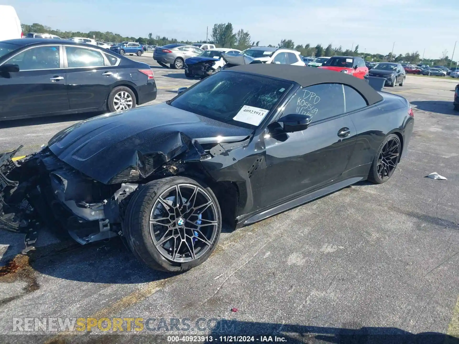 2 Photograph of a damaged car WBS33BA09NCK05569 BMW M4 2022