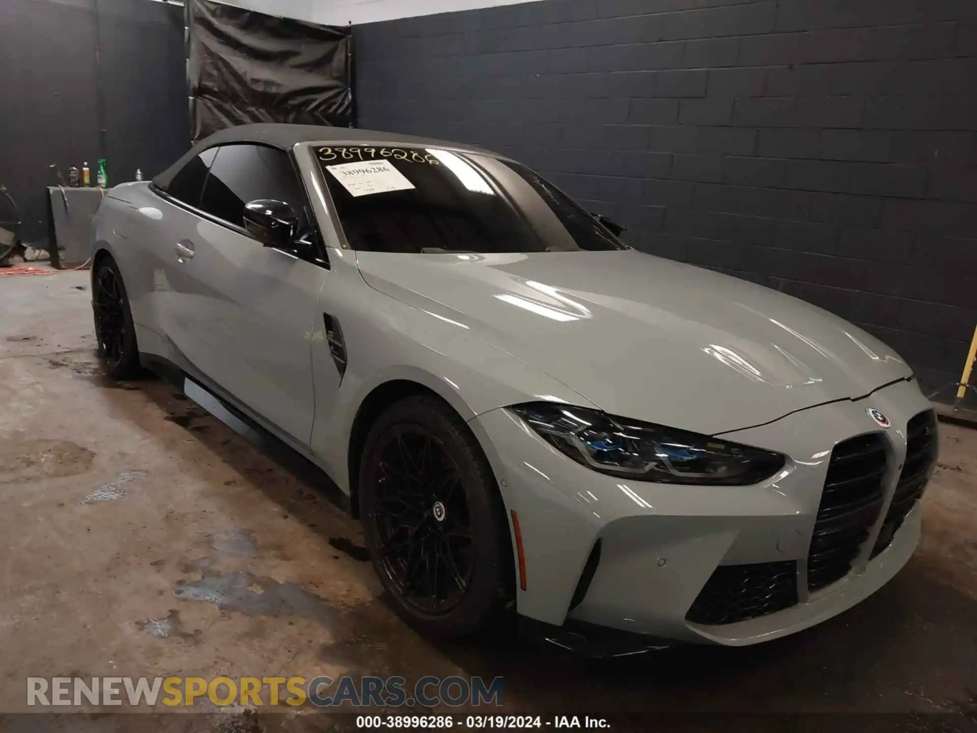 1 Photograph of a damaged car WBS33BA09NCK87996 BMW M4 2022