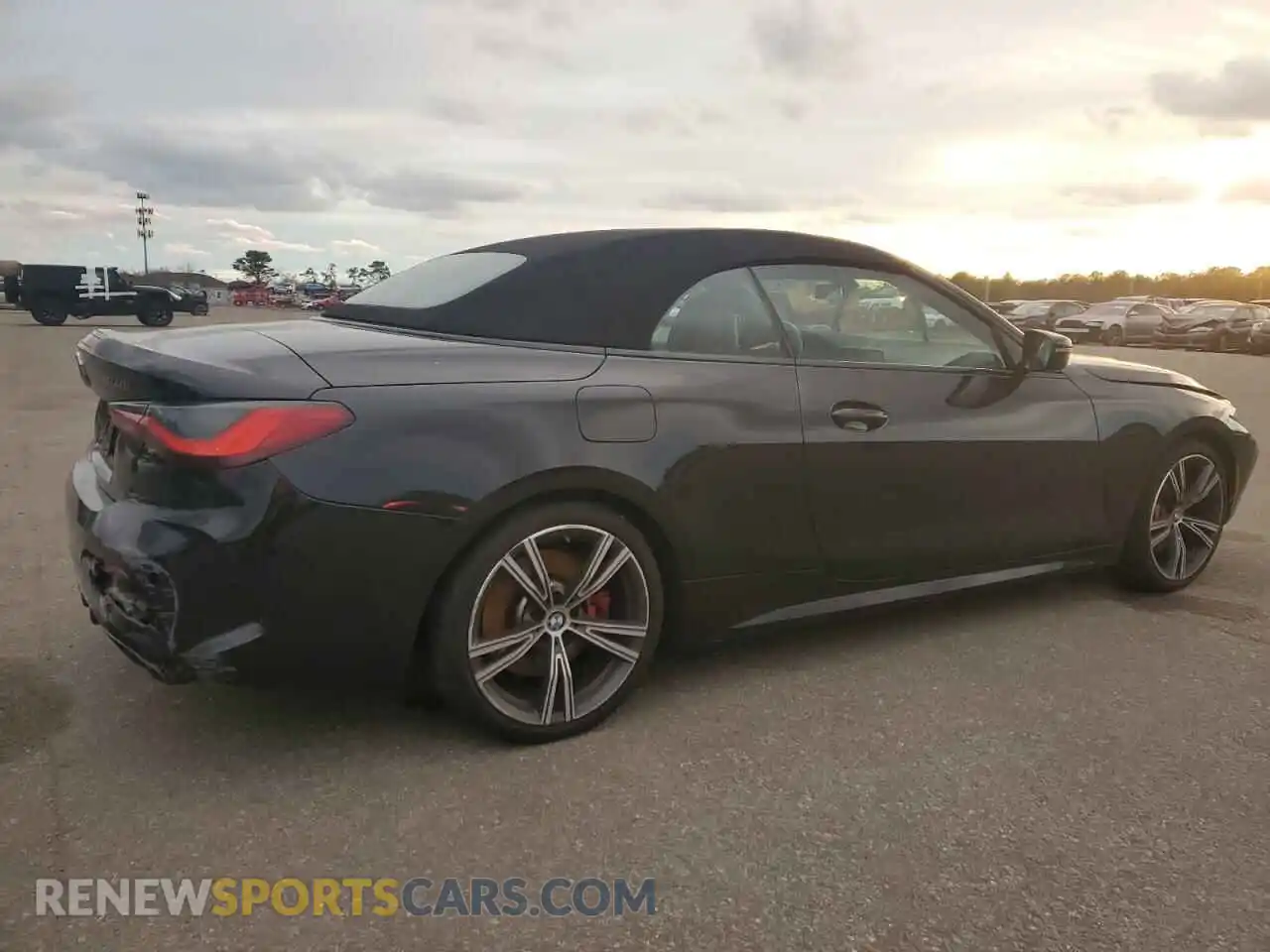 3 Photograph of a damaged car WBA63AT06PCL22490 BMW M4 2023