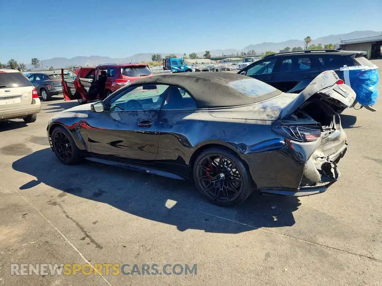 2 Photograph of a damaged car WBS43BA08TCV63084 BMW M4 2026
