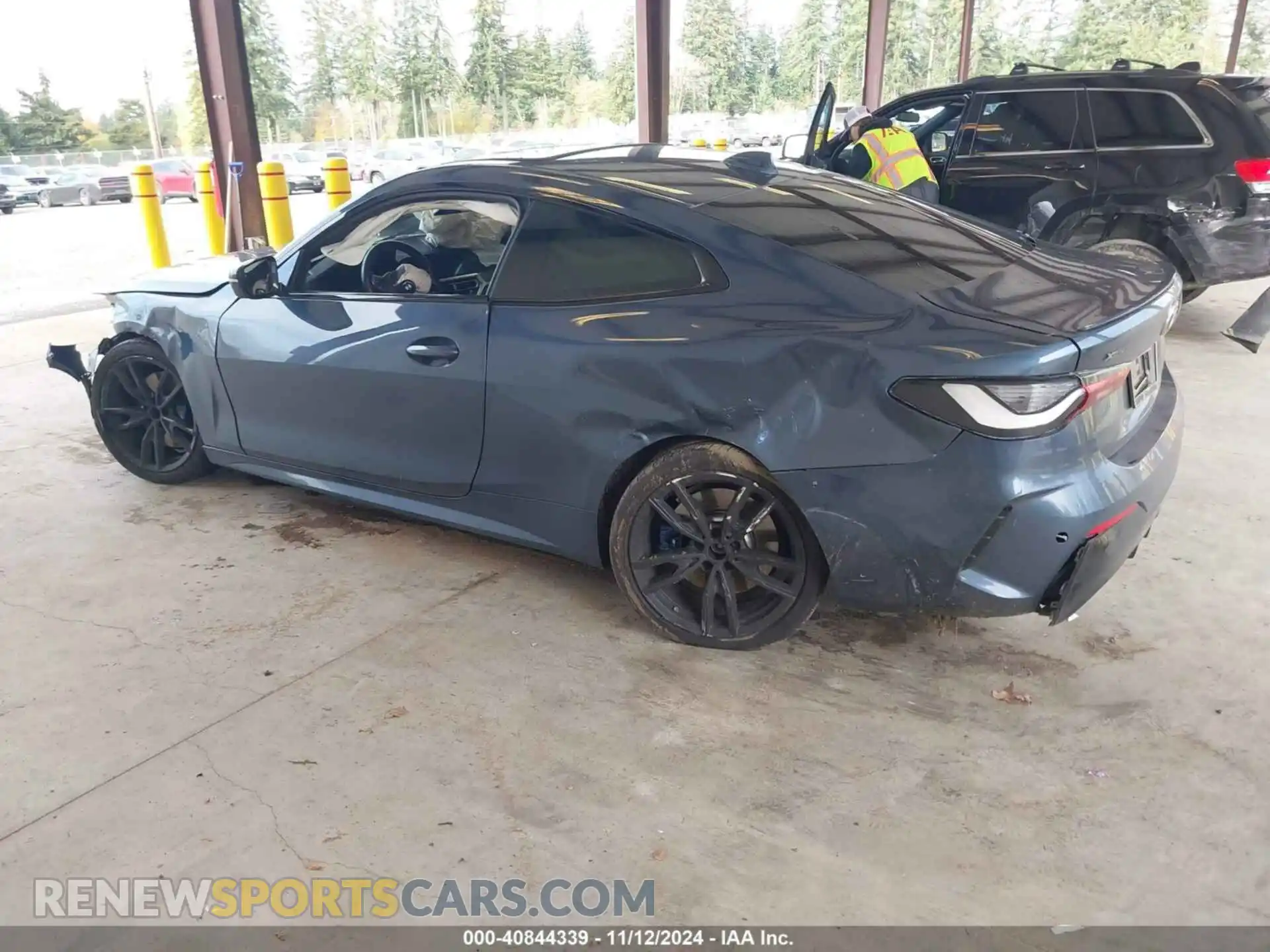 3 Photograph of a damaged car WBA13AR02MCF42726 BMW M440XI 2021