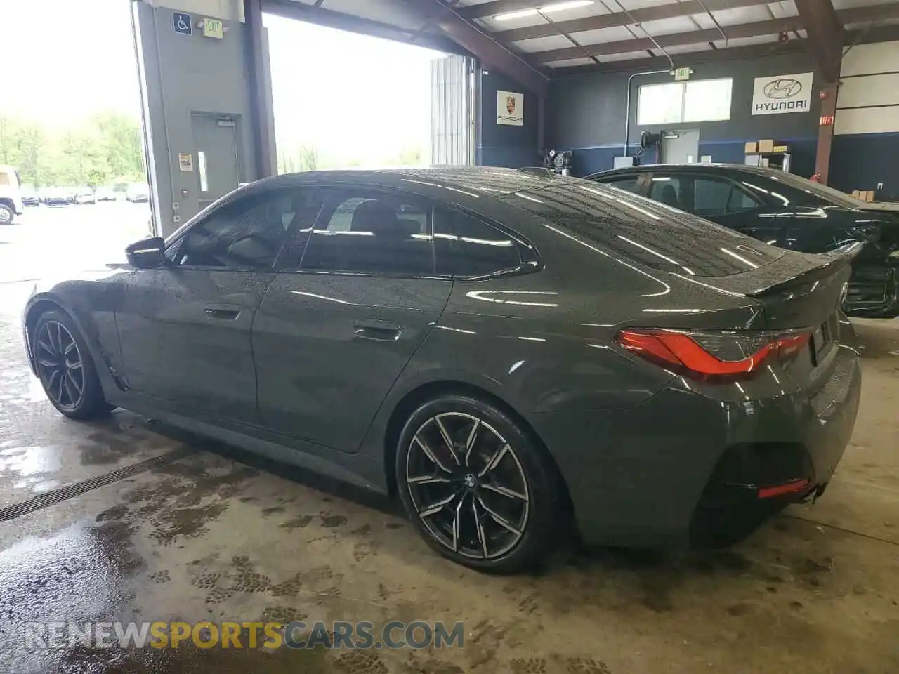 2 Photograph of a damaged car WBA13AW07NFN13384 BMW M440XI GRA 2022