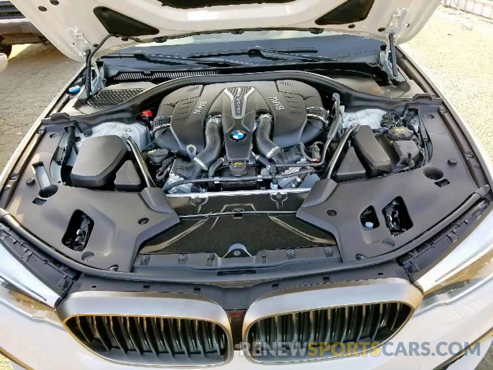 7 Photograph of a damaged car WBAJB9C51KB464235 BMW M5 2019