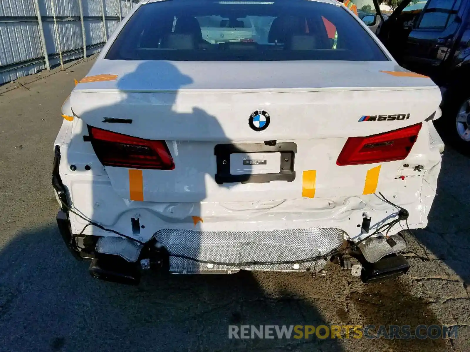 9 Photograph of a damaged car WBAJB9C51KB464235 BMW M5 2019