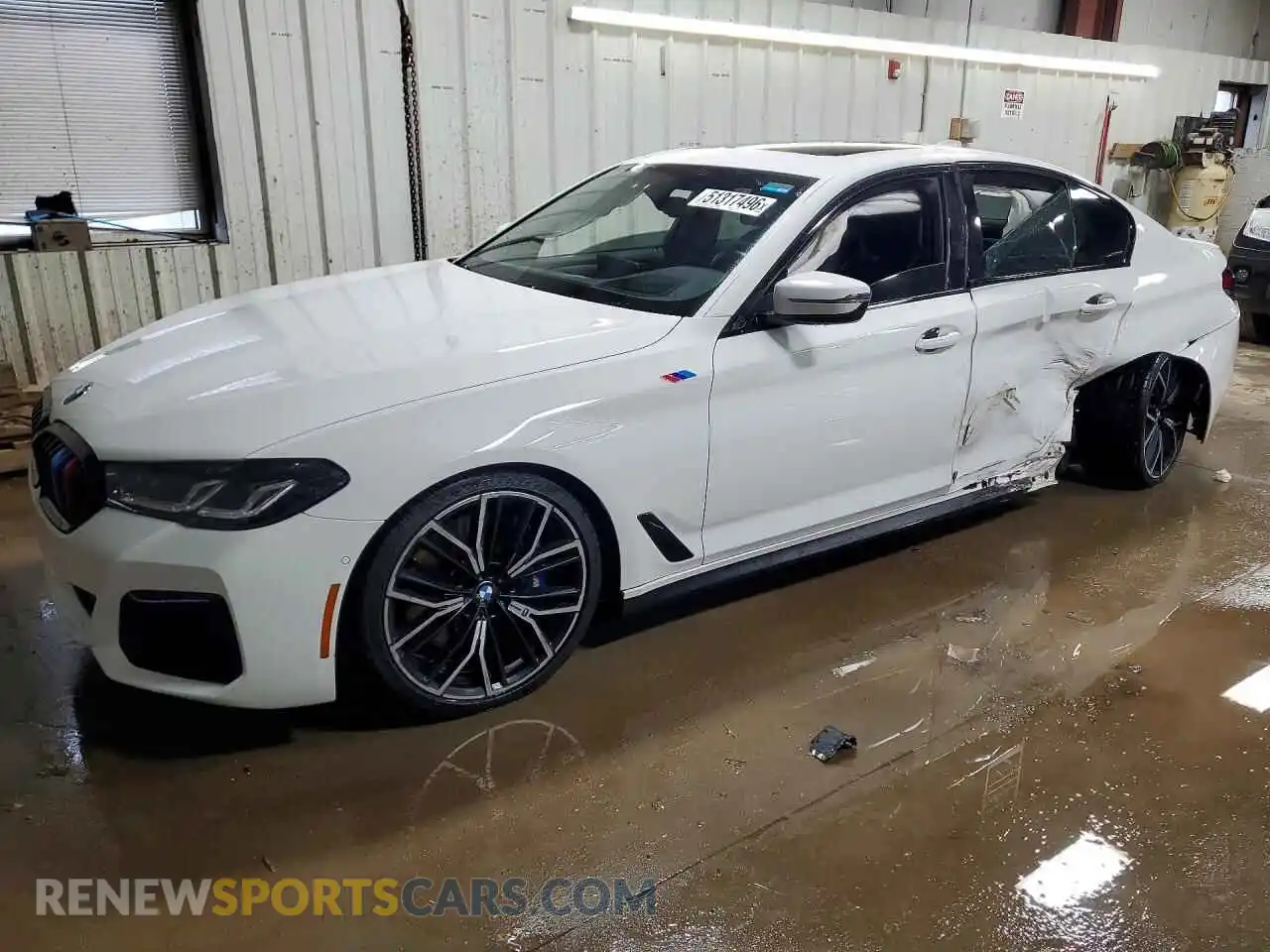 1 Photograph of a damaged car WBA13BK0XMCH31057 BMW M5 2021