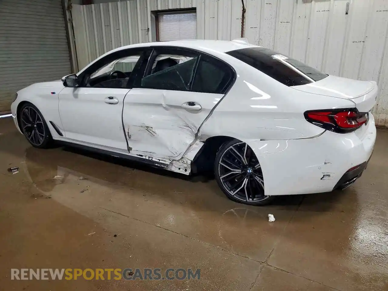 2 Photograph of a damaged car WBA13BK0XMCH31057 BMW M5 2021
