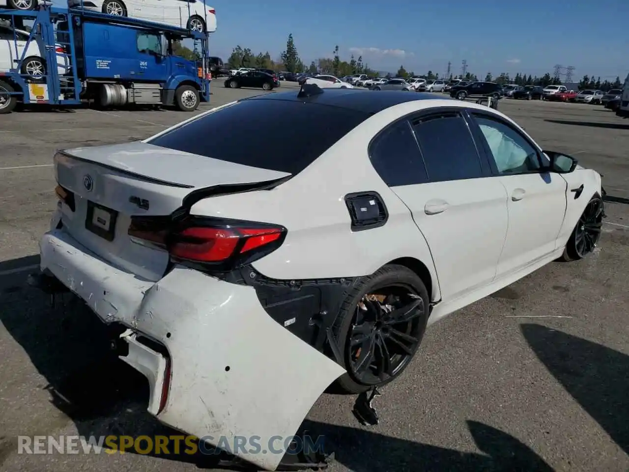 3 Photograph of a damaged car WBS83CH00MCF66384 BMW M5 2021