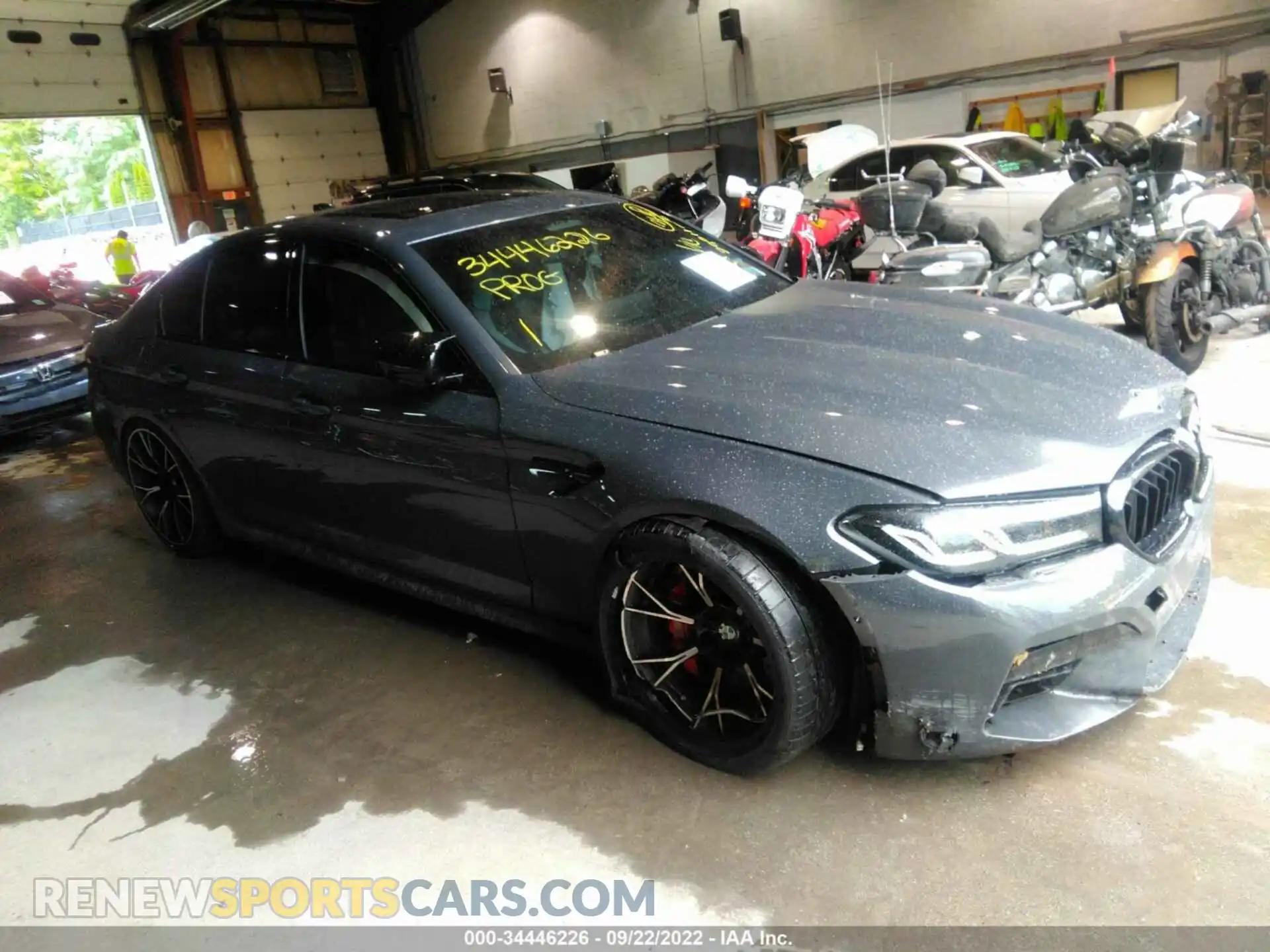 1 Photograph of a damaged car WBS83CH01MCF33202 BMW M5 2021