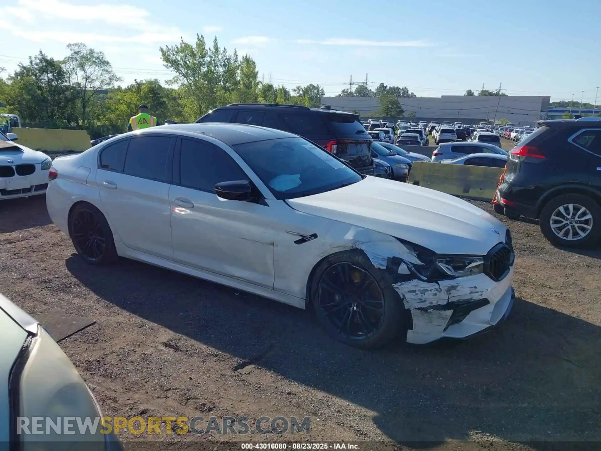 1 Photograph of a damaged car WBS83CH05MCF83827 BMW M5 2021