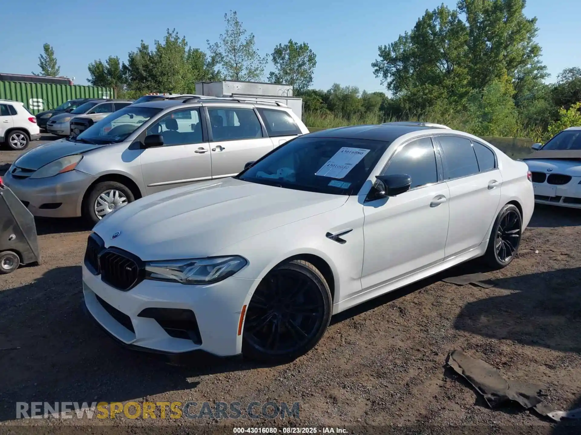 2 Photograph of a damaged car WBS83CH05MCF83827 BMW M5 2021
