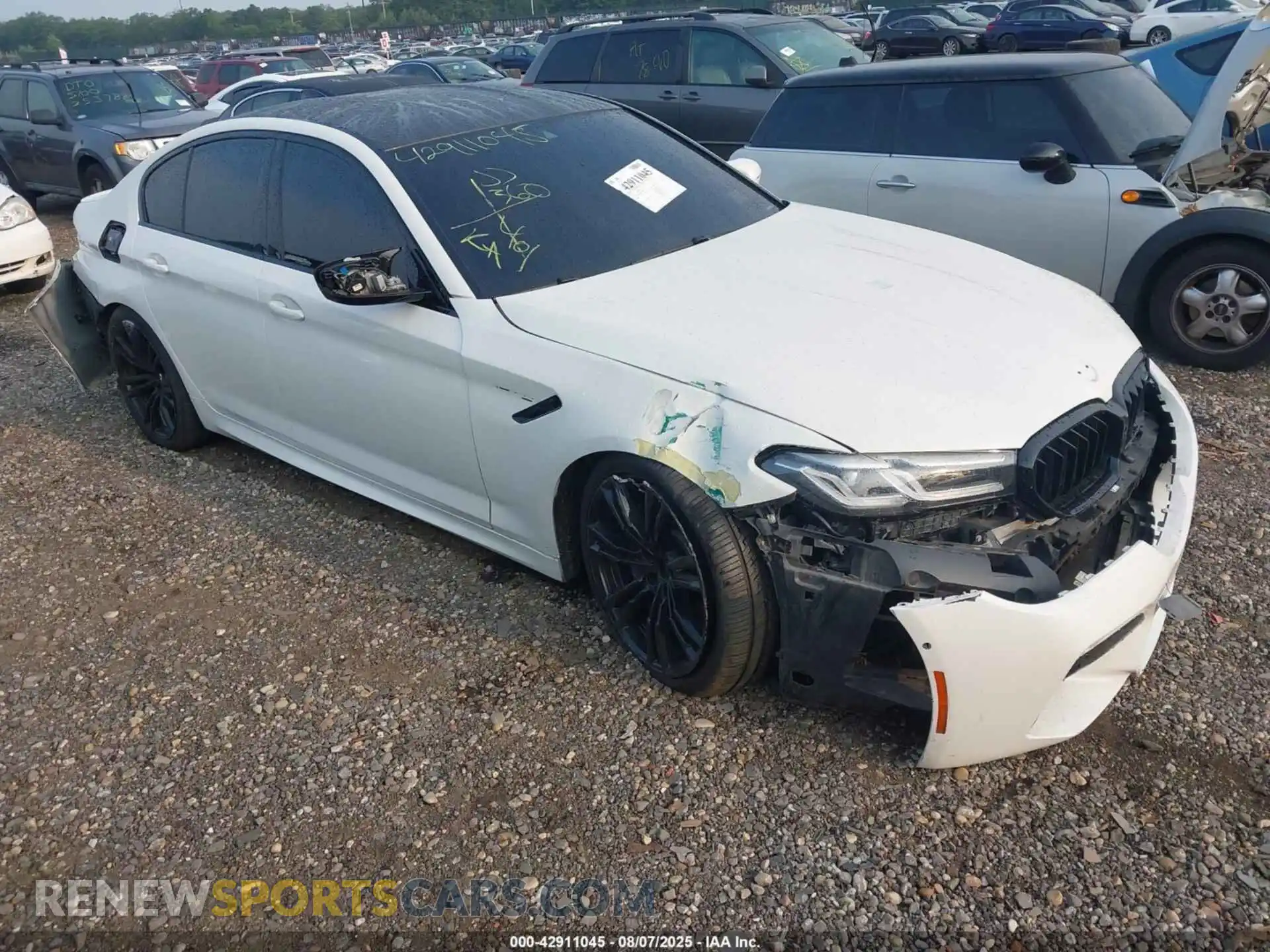 1 Photograph of a damaged car WBS83CH06MCF02382 BMW M5 2021
