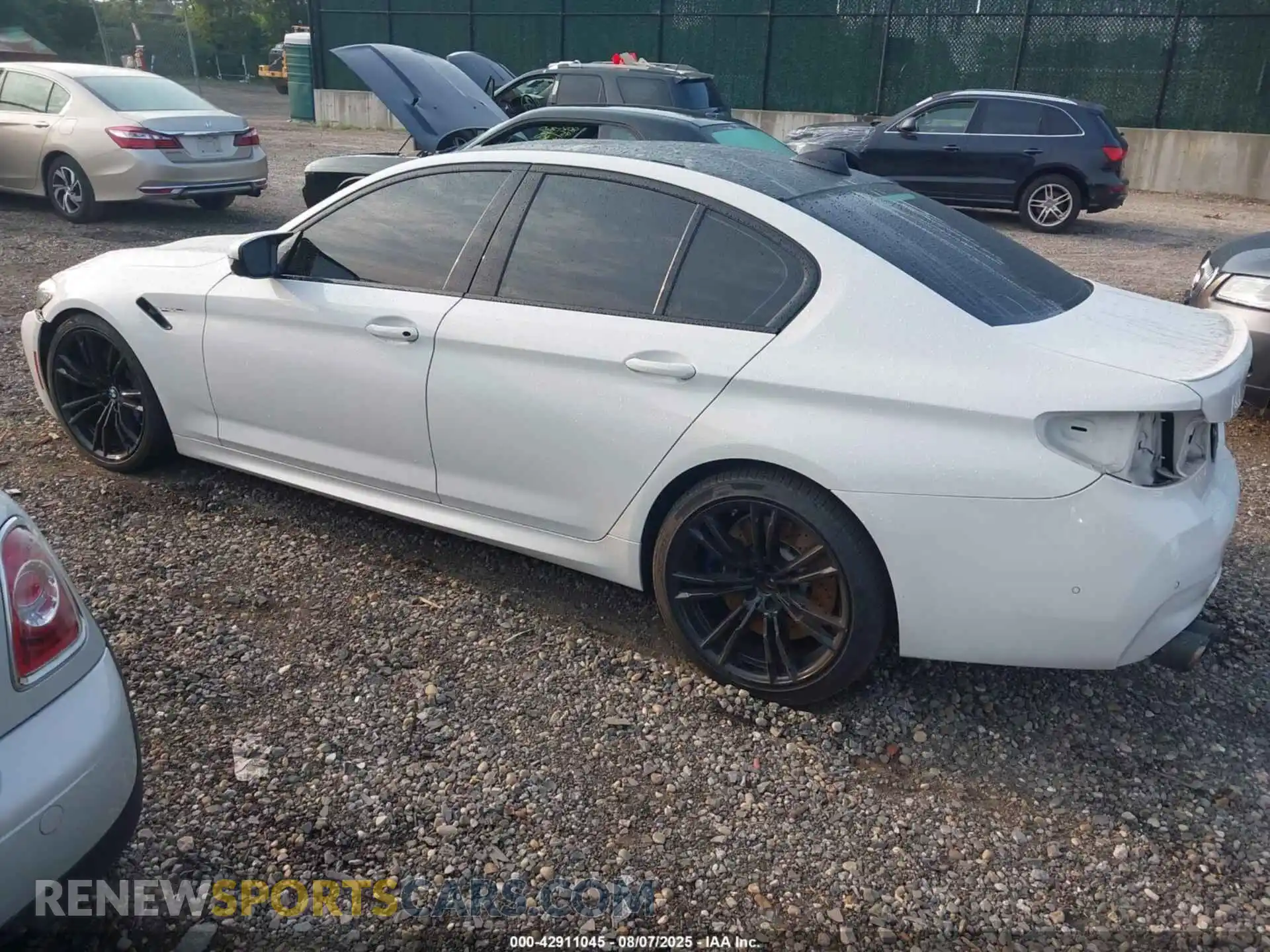3 Photograph of a damaged car WBS83CH06MCF02382 BMW M5 2021