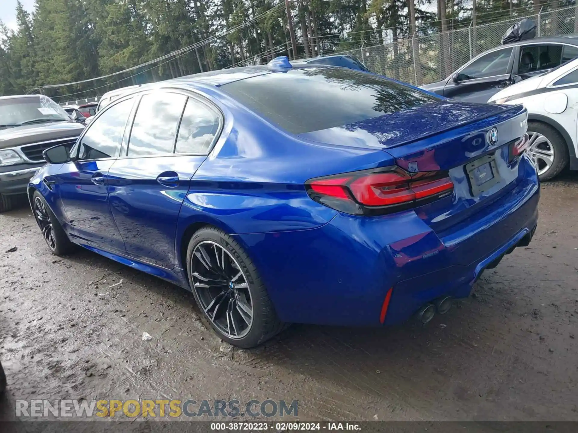 3 Photograph of a damaged car WBS83CH07MCF81223 BMW M5 2021