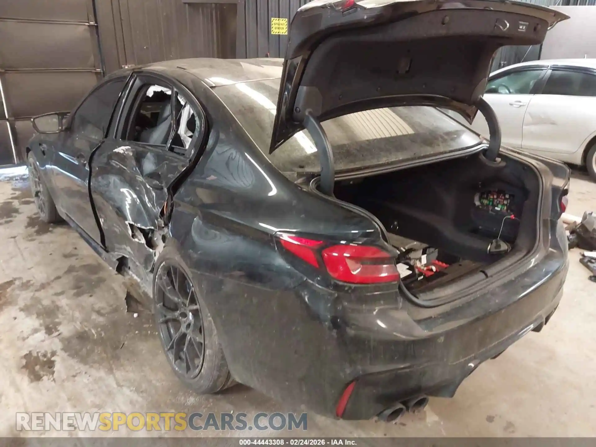 3 Photograph of a damaged car WBS83CH07MCF93405 BMW M5 2021