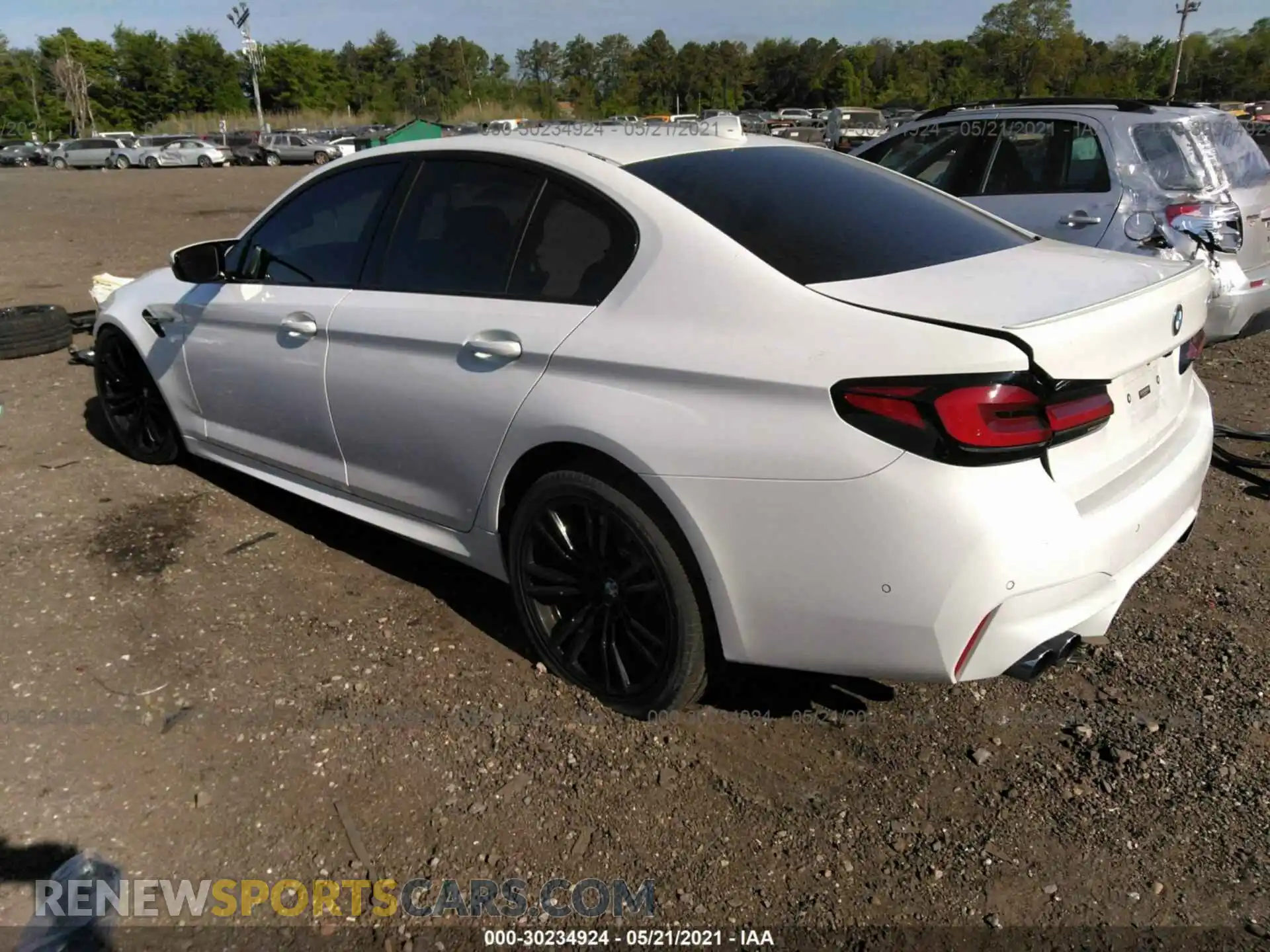 3 Photograph of a damaged car WBS83CH08MCF27669 BMW M5 2021