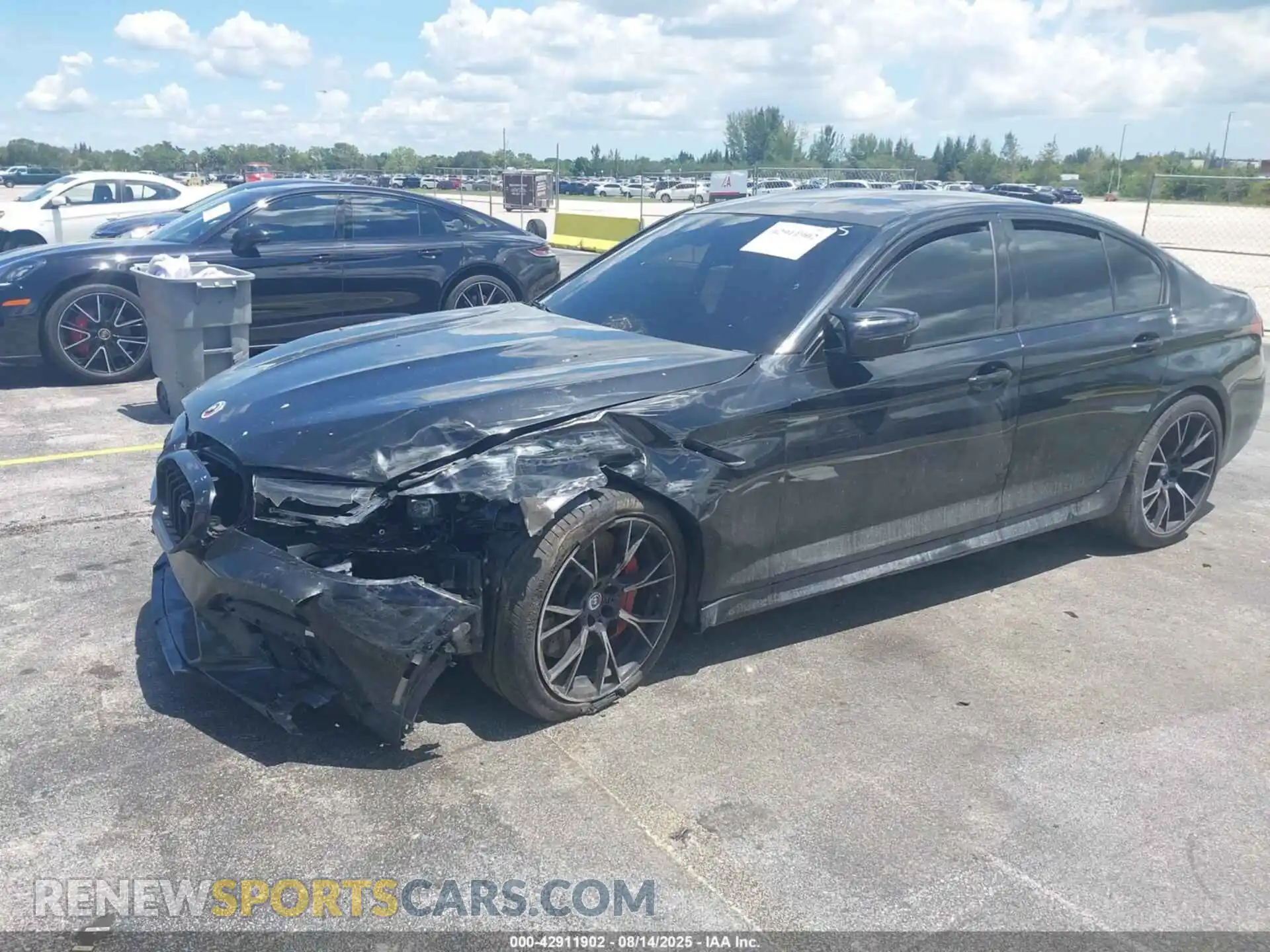 2 fotografías del automóvil dañado WBS83CH00PCL81205 BMW M5 2023