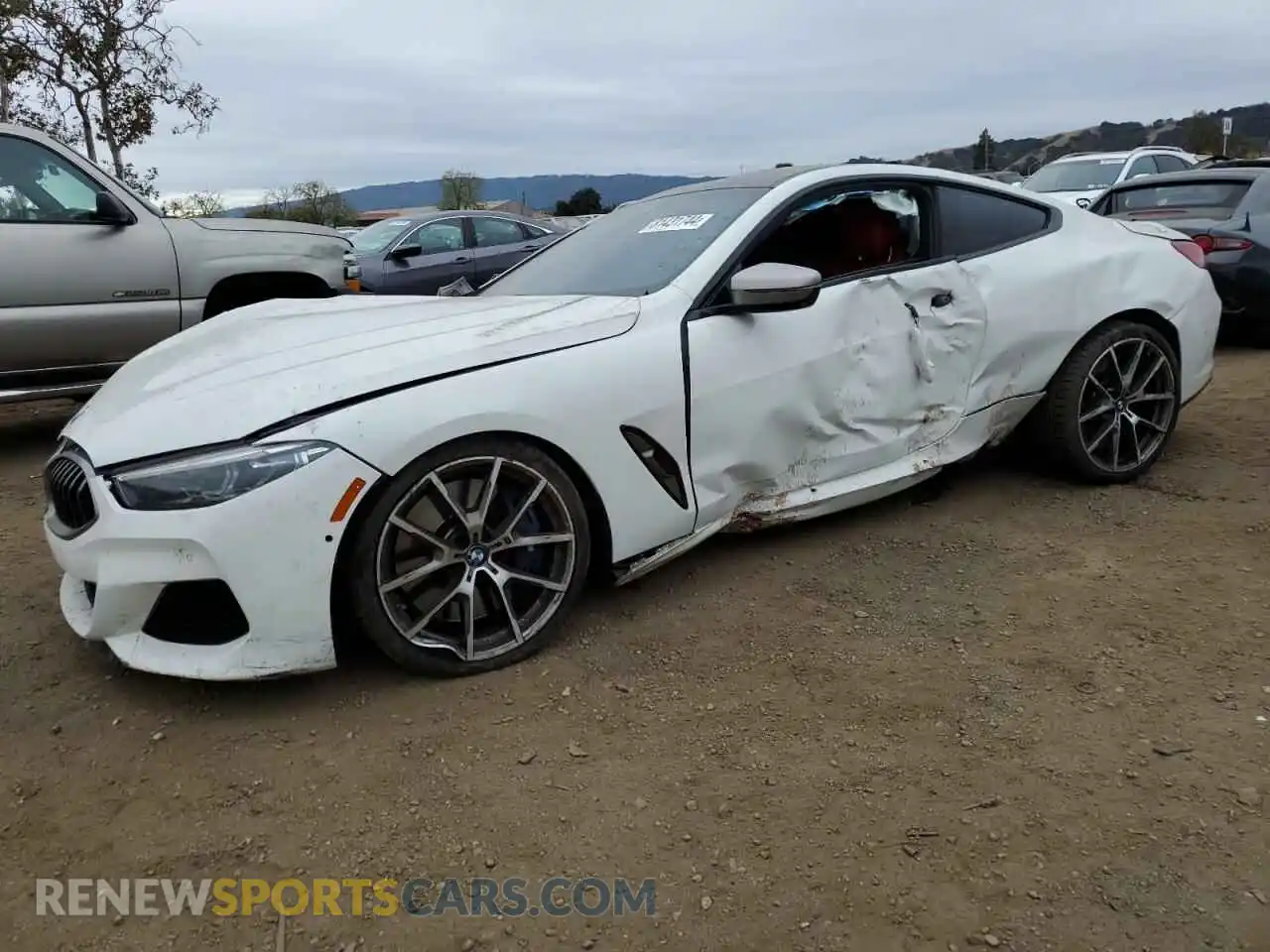 1 Фотография поврежденного автомобиля WBABC4C54KBJ35615 BMW M8 2019