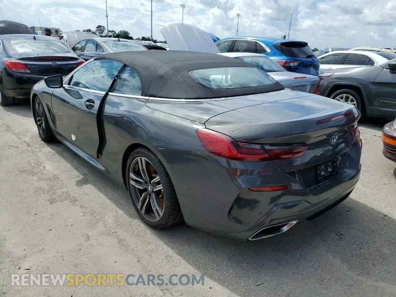 3 Photograph of a damaged car WBAFY4C09MCG48320 BMW M8 2021