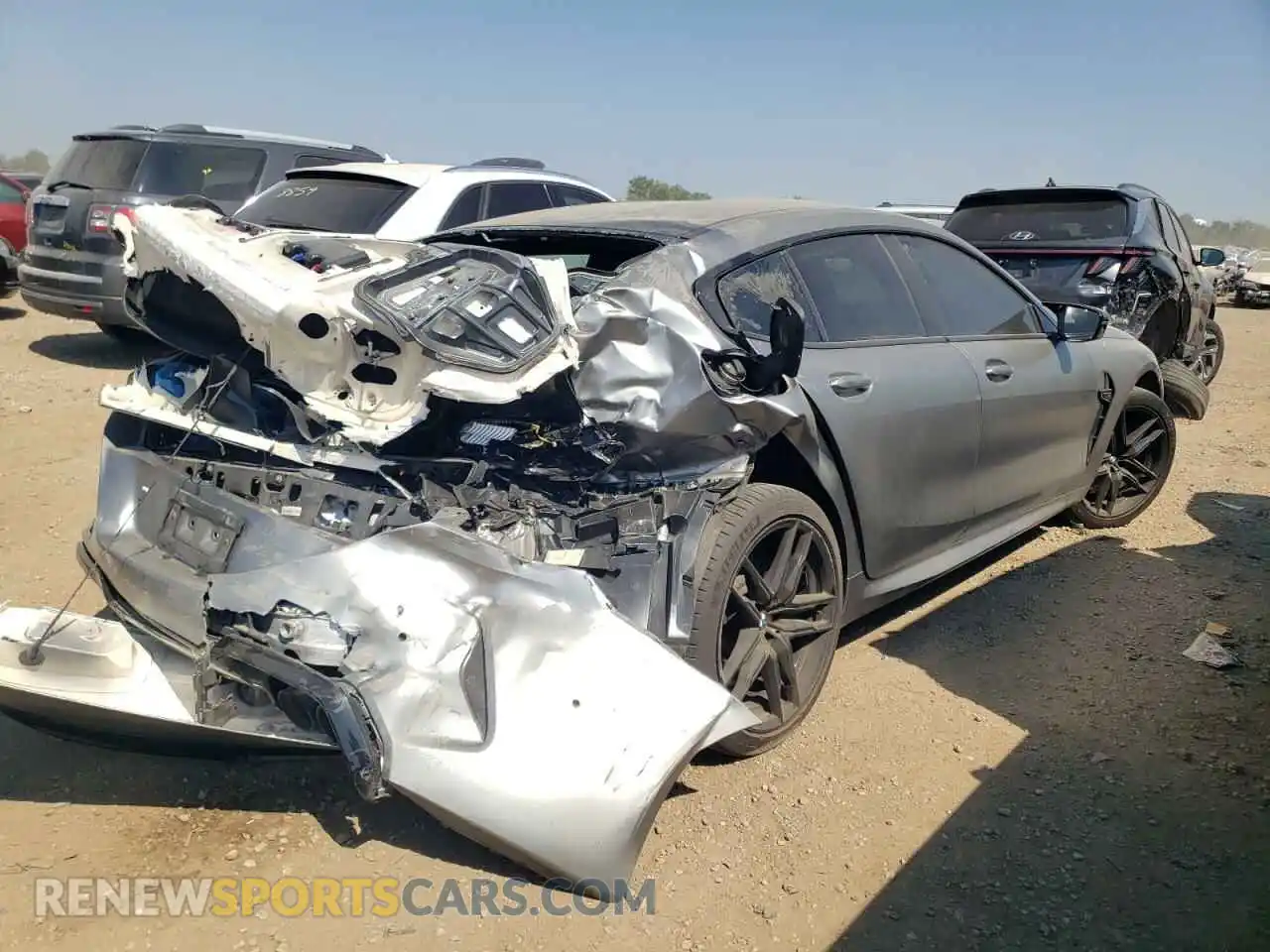 3 Photograph of a damaged car WBSGV0C01MCF26925 BMW M8 2021