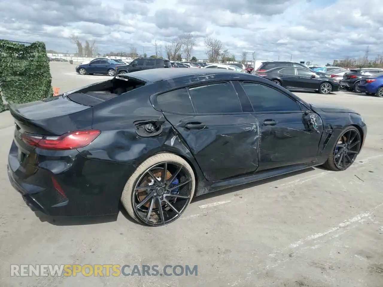 3 Photograph of a damaged car WBSGV0C06MCG43660 BMW M8 2021