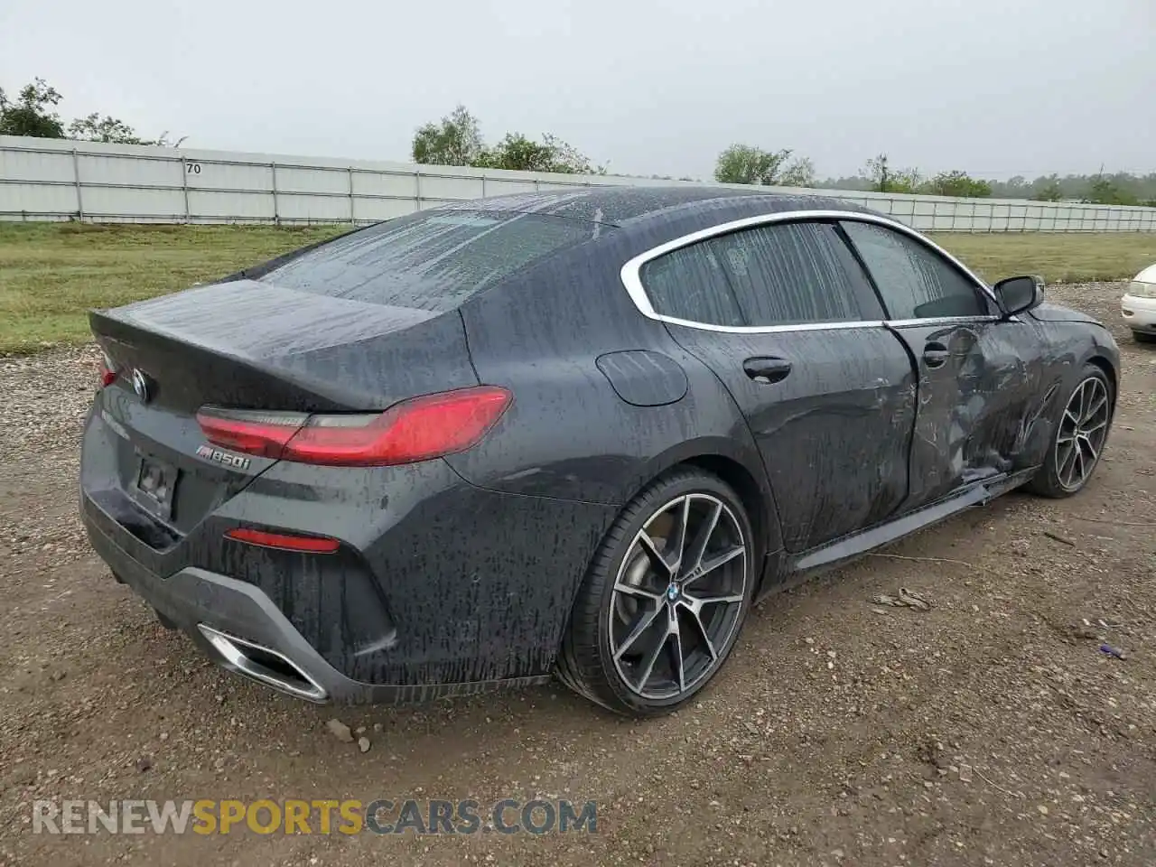 3 Photograph of a damaged car WBAGV8C02NCH16558 BMW M8 2022