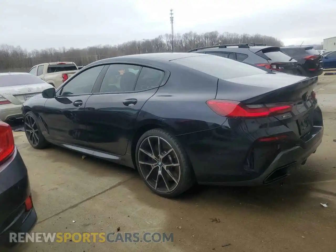 2 Photograph of a damaged car WBAGV8C03NCJ36975 BMW M8 2022