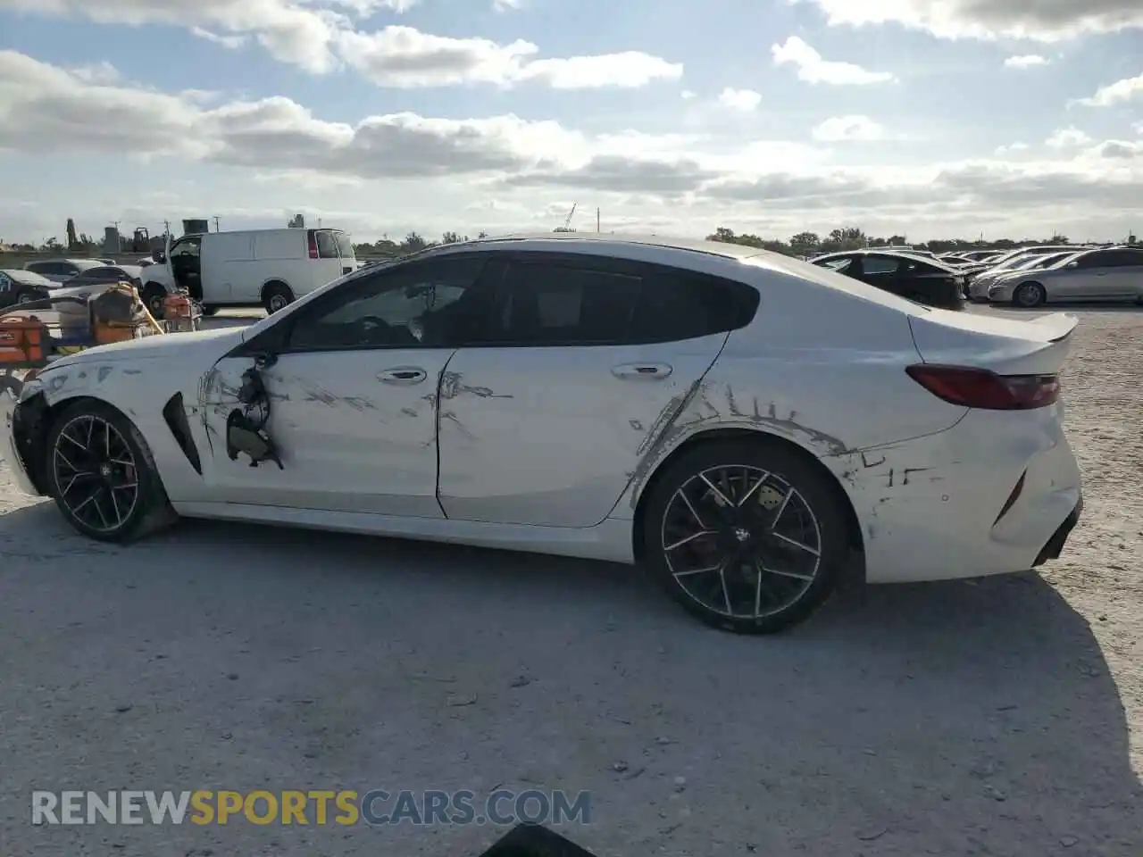 2 Photograph of a damaged car WBSGV0C00NCH18306 BMW M8 2022