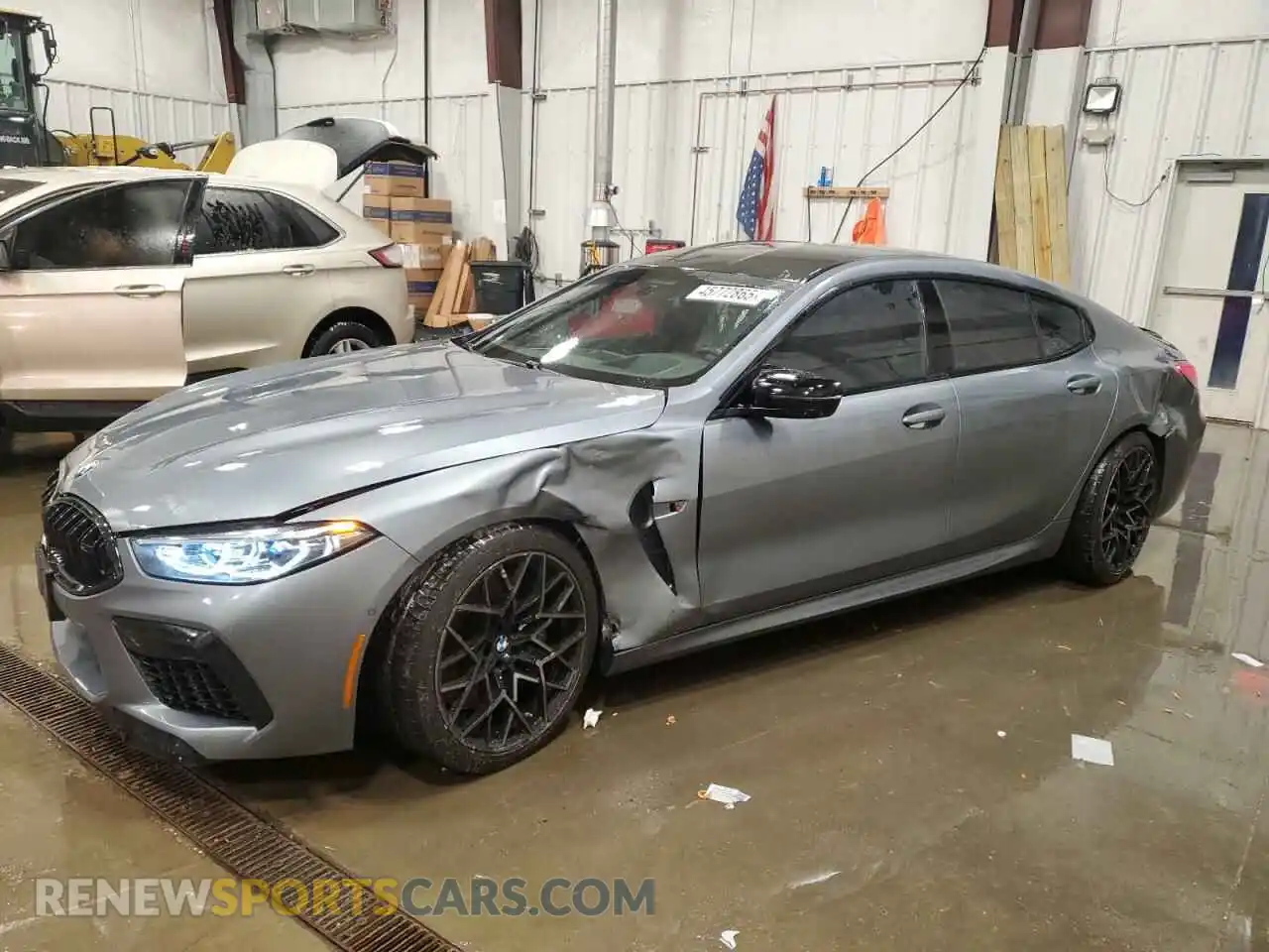1 Photograph of a damaged car WBSGV0C02NCH36032 BMW M8 2022