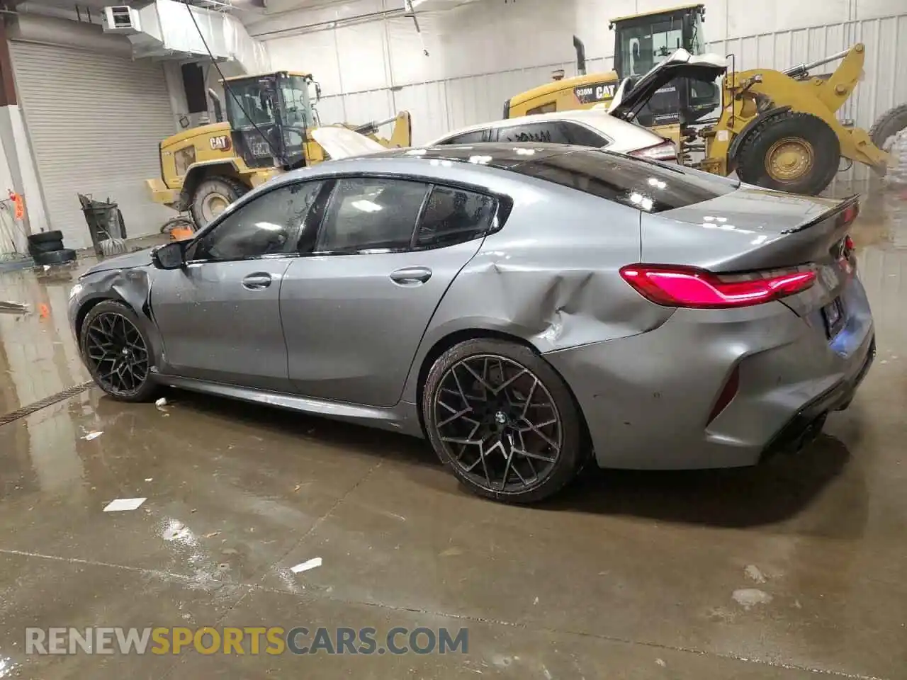 2 Photograph of a damaged car WBSGV0C02NCH36032 BMW M8 2022