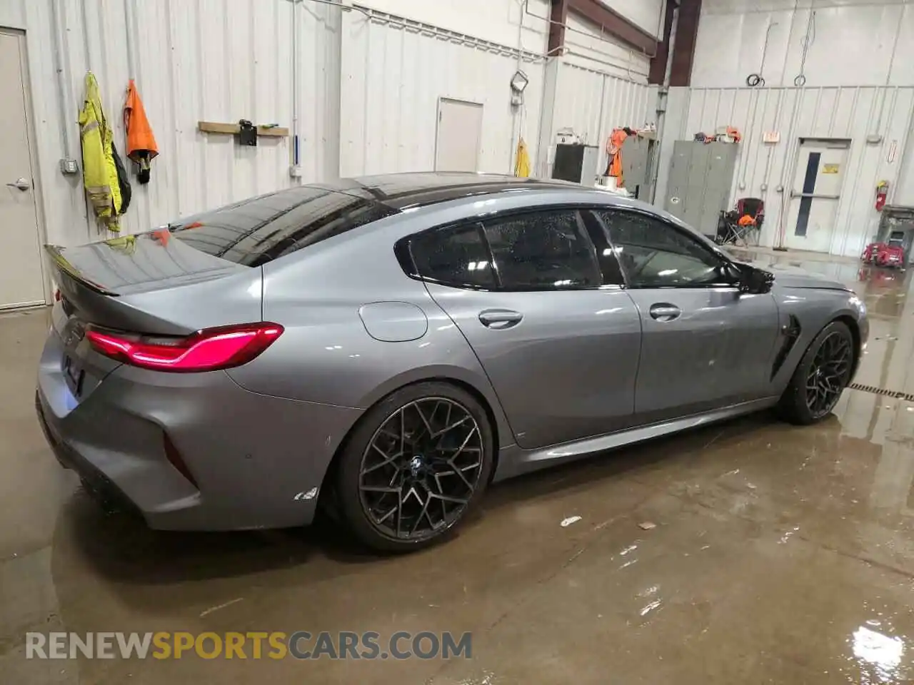 3 Photograph of a damaged car WBSGV0C02NCH36032 BMW M8 2022