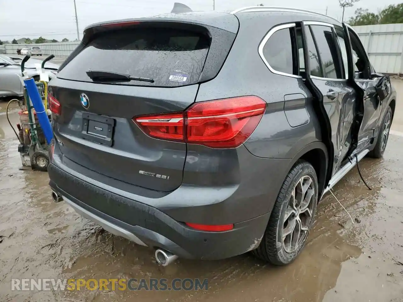 3 Photograph of a damaged car WBXJG7C01M5T50124 BMW X1 2021