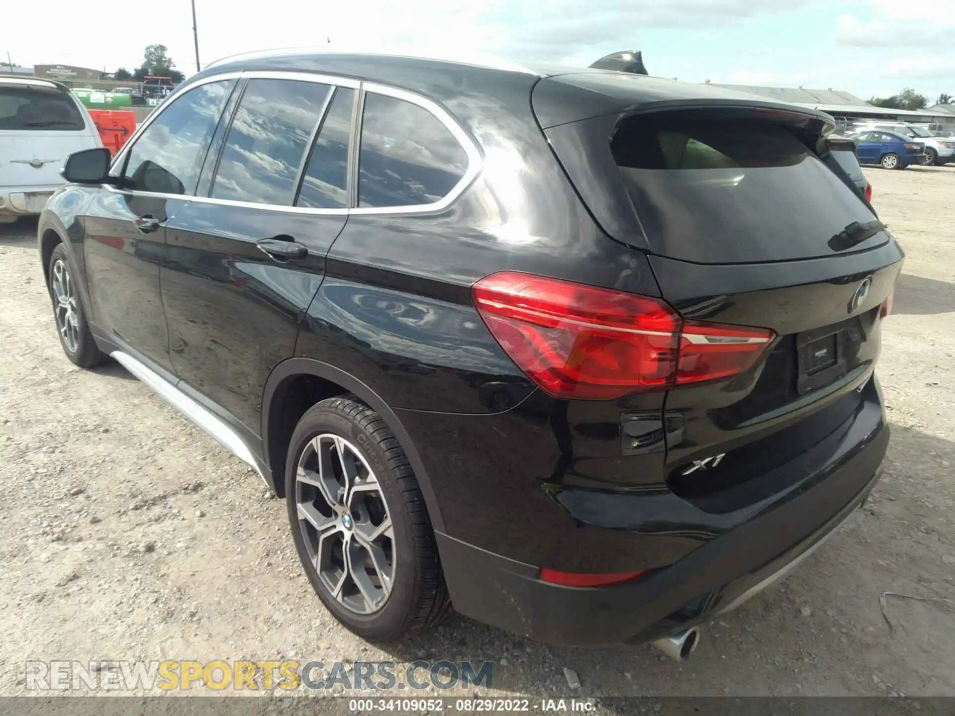 3 Photograph of a damaged car WBXJG7C01M5U22620 BMW X1 2021