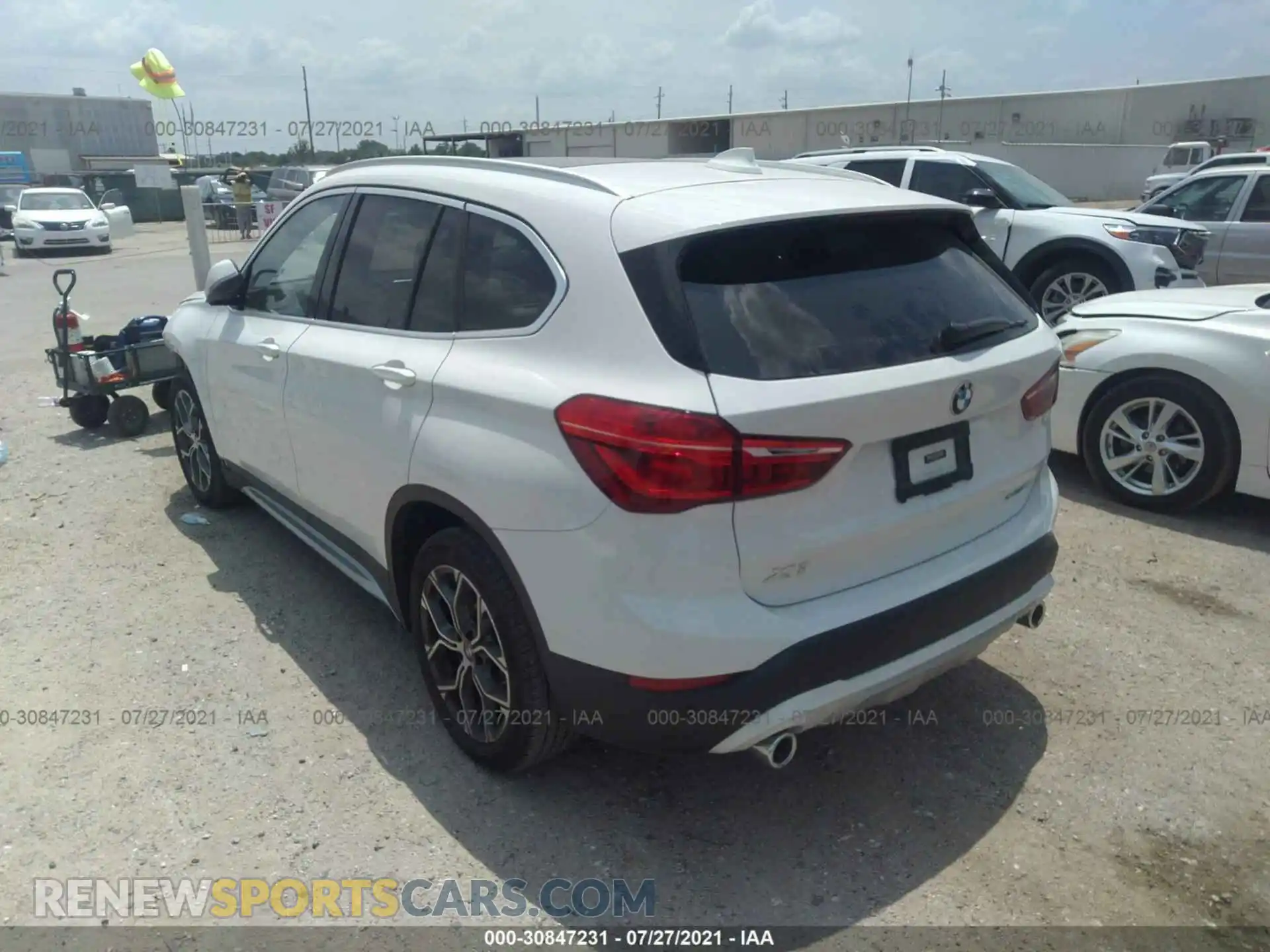 3 Photograph of a damaged car WBXJG7C03M5S01679 BMW X1 2021