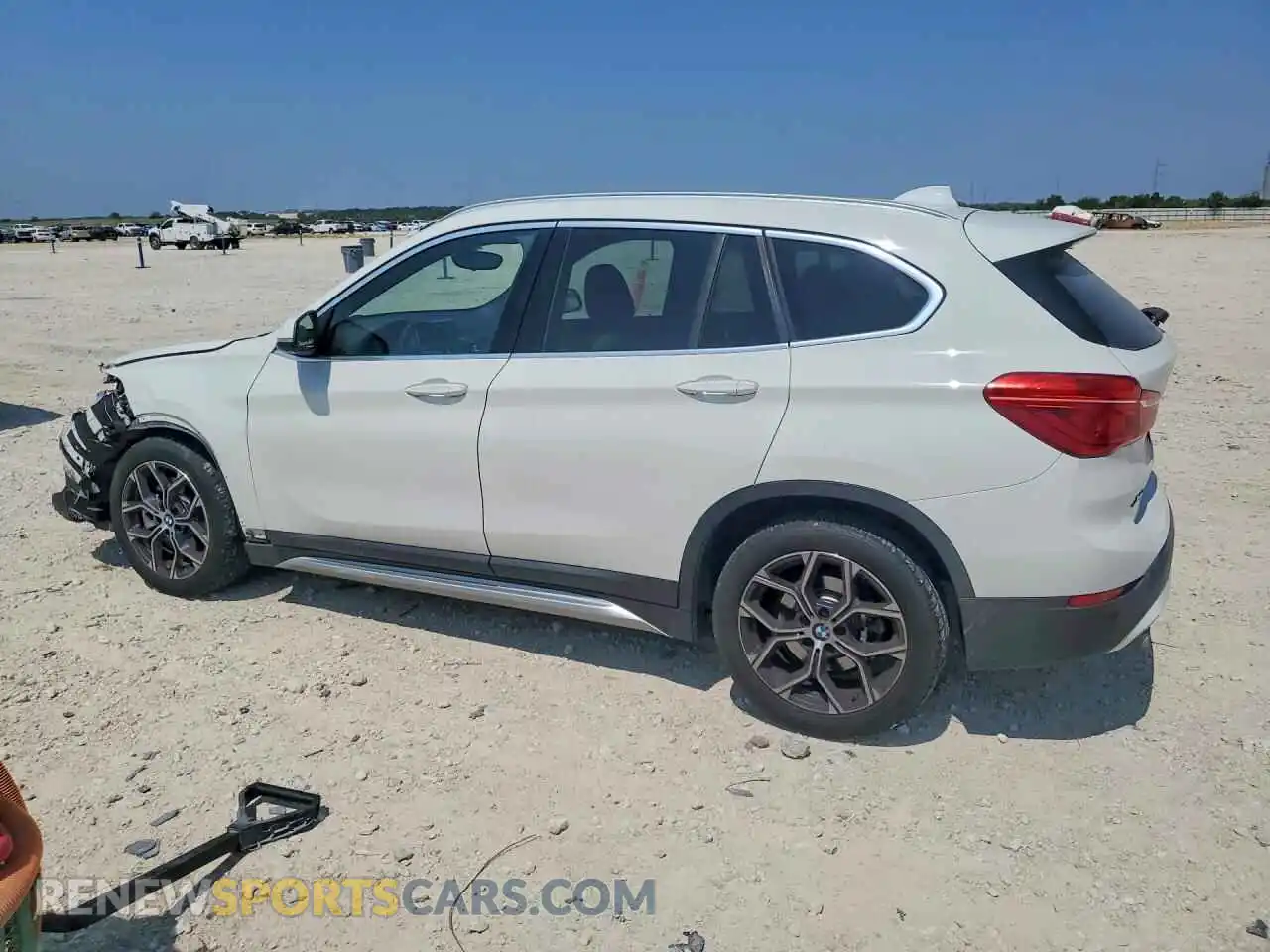 2 Фотография поврежденного автомобиля WBXJG7C05M5T77973 BMW X1 2021