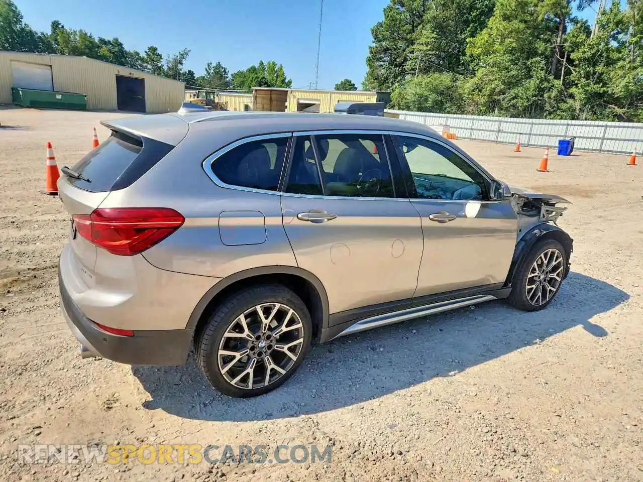 3 Фотография поврежденного автомобиля WBXJG7C06M5S24910 BMW X1 2021